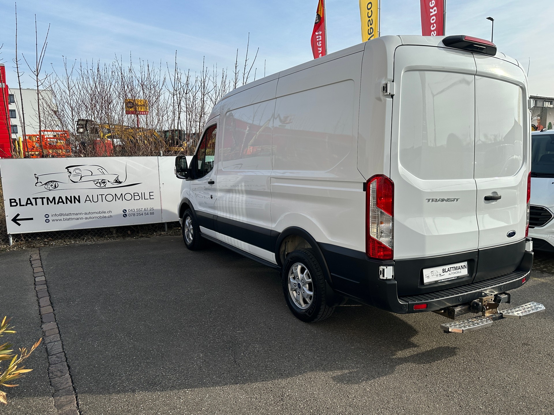 FORD Transit Van 350 L2 Limited 2.0 TDCi 185 FWD A-image-10