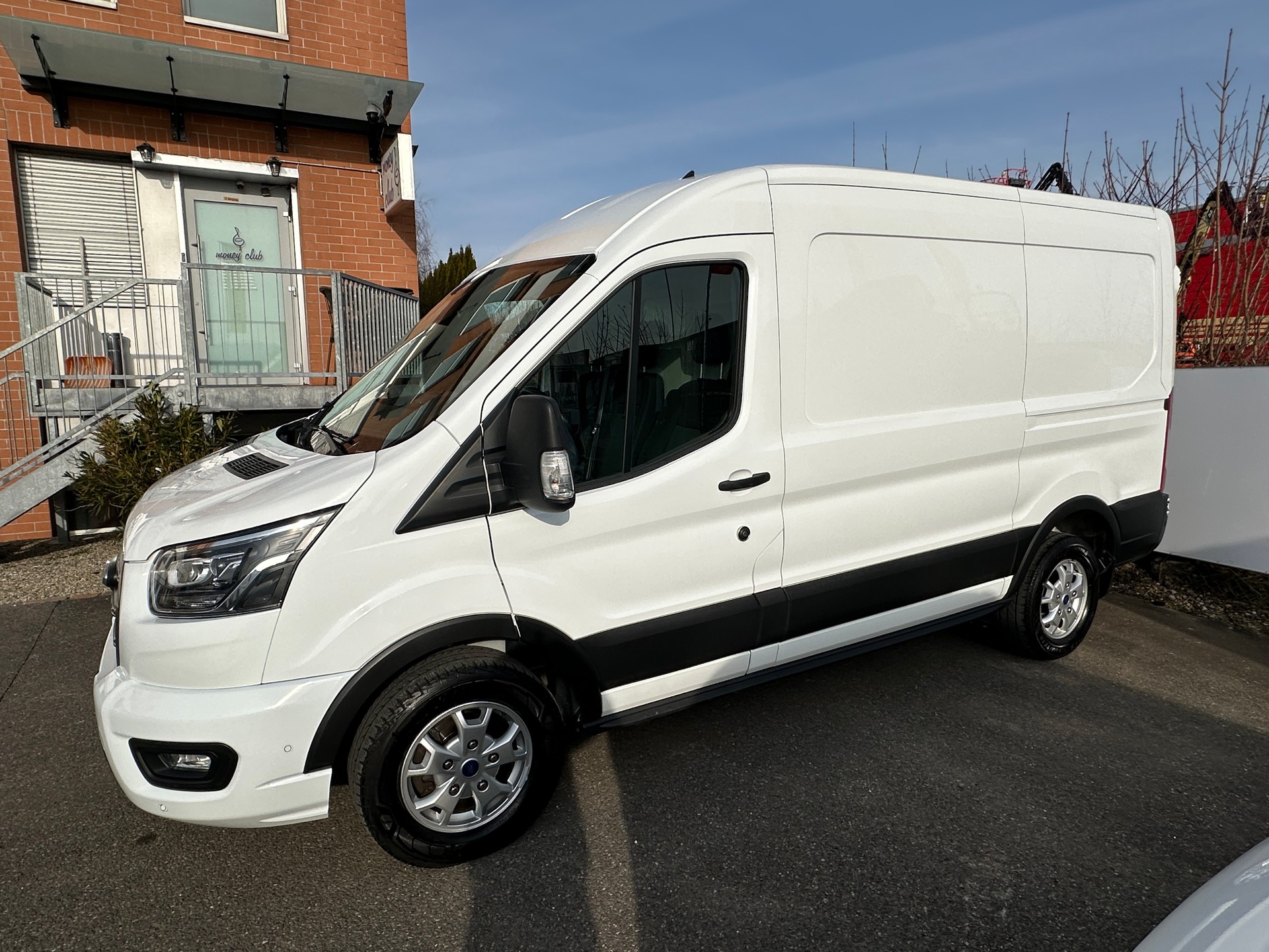 FORD Transit Van 350 L2 Limited 2.0 TDCi 185 FWD A-image-4