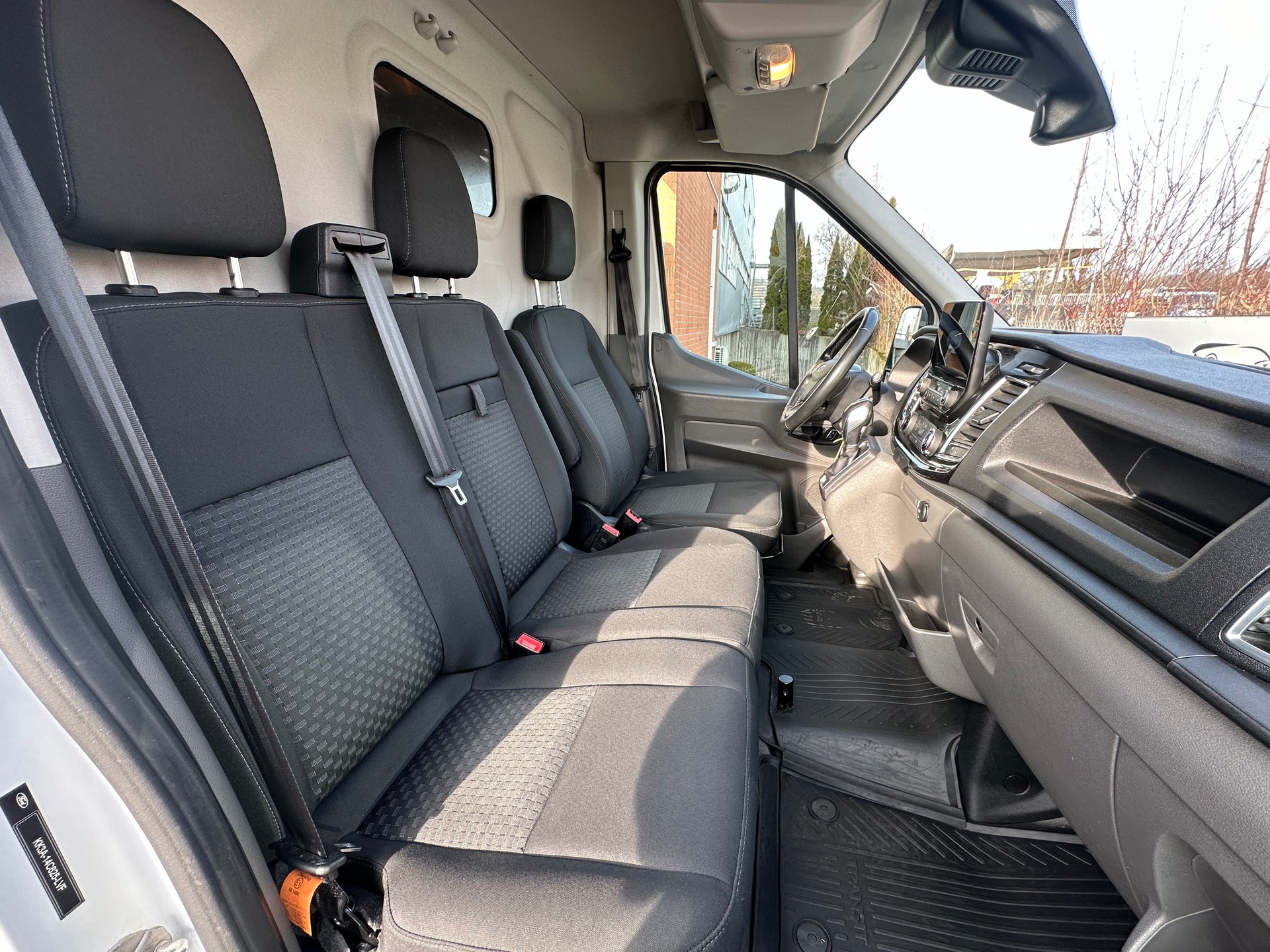 FORD Transit Van 350 L2 Limited 2.0 TDCi 185 FWD A-image-9