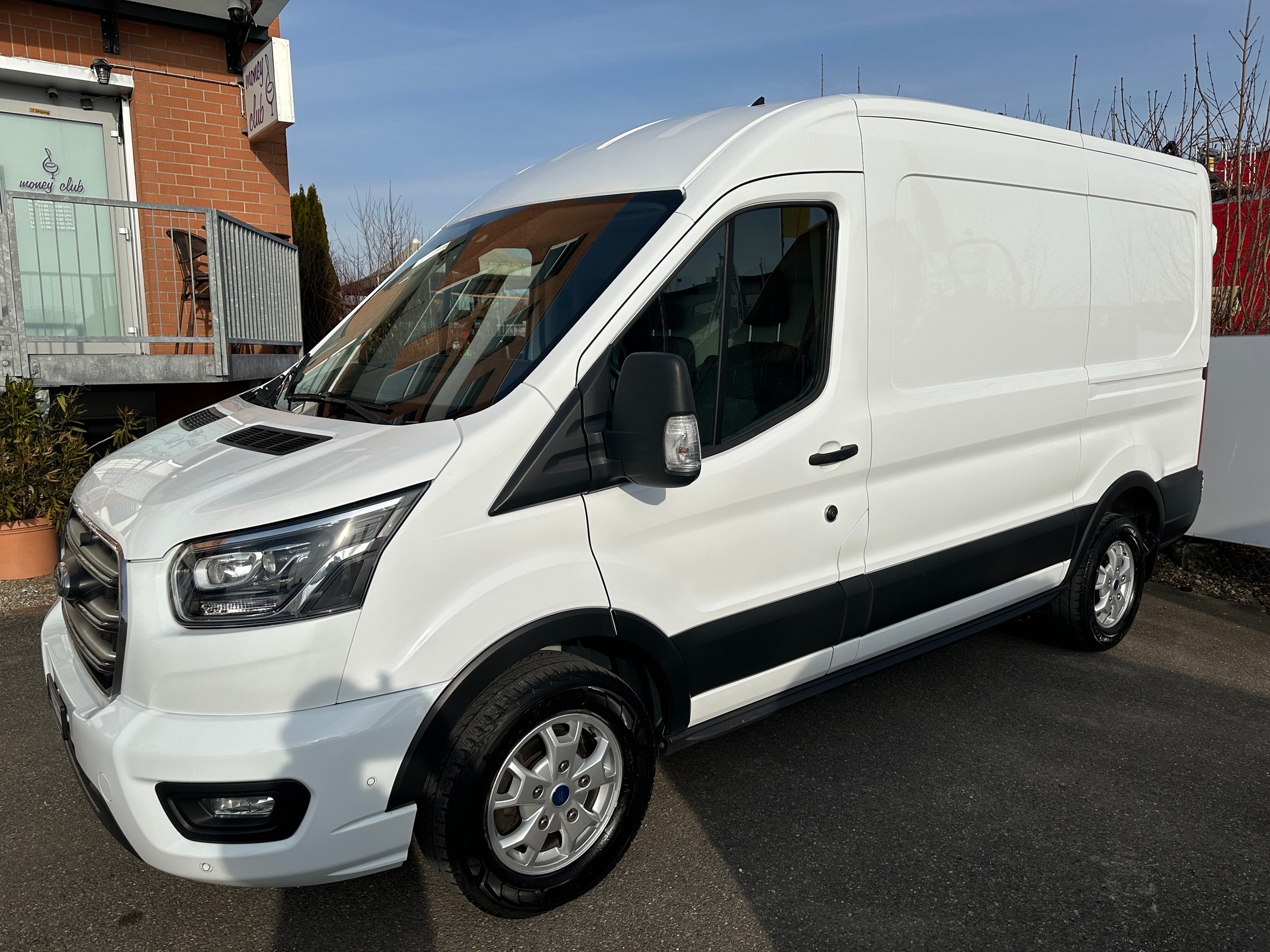 FORD Transit Van 350 L2 Limited 2.0 TDCi 185 FWD A-image-2