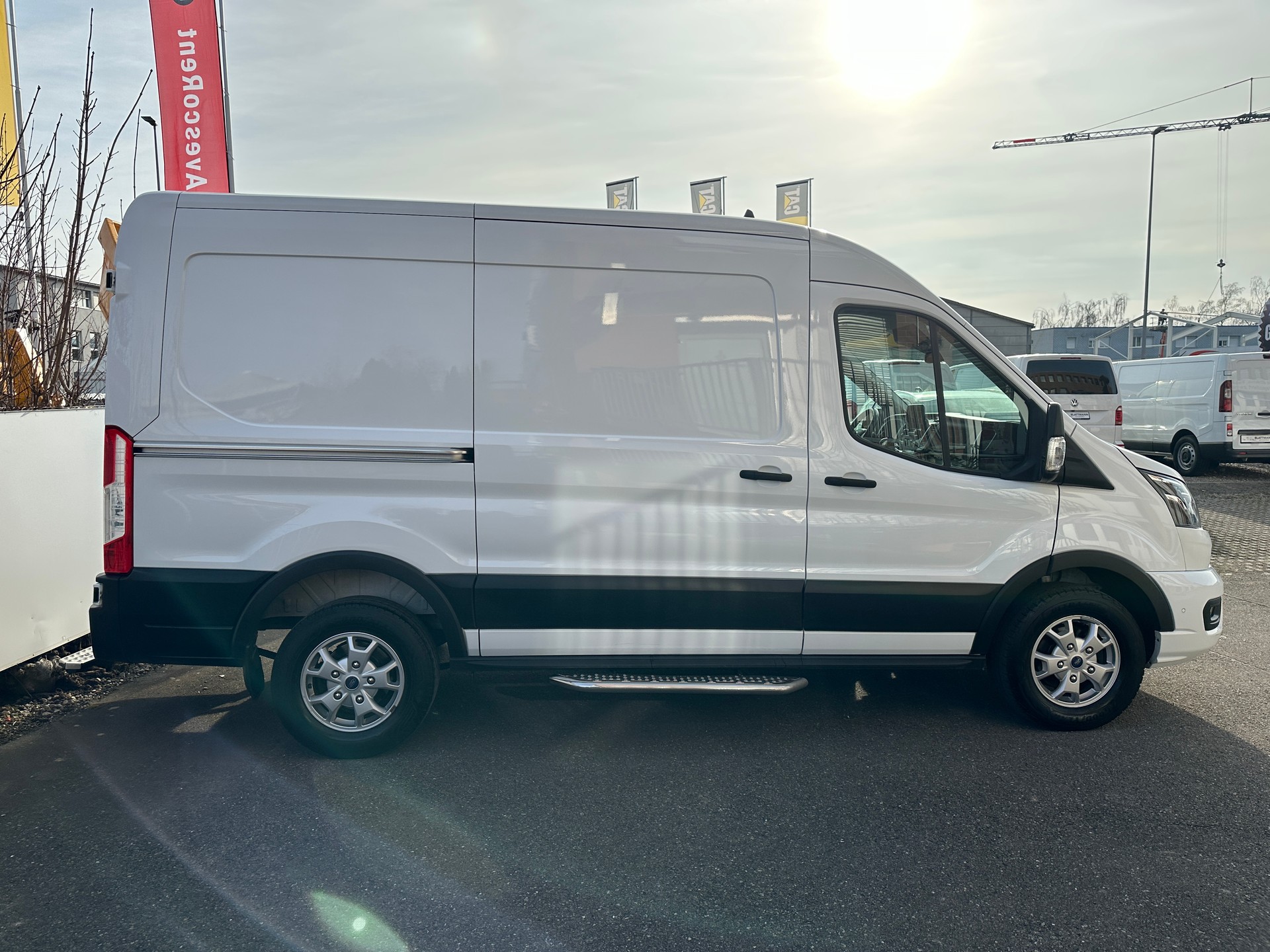 FORD Transit Van 350 L2 Limited 2.0 TDCi 185 FWD A-image-3