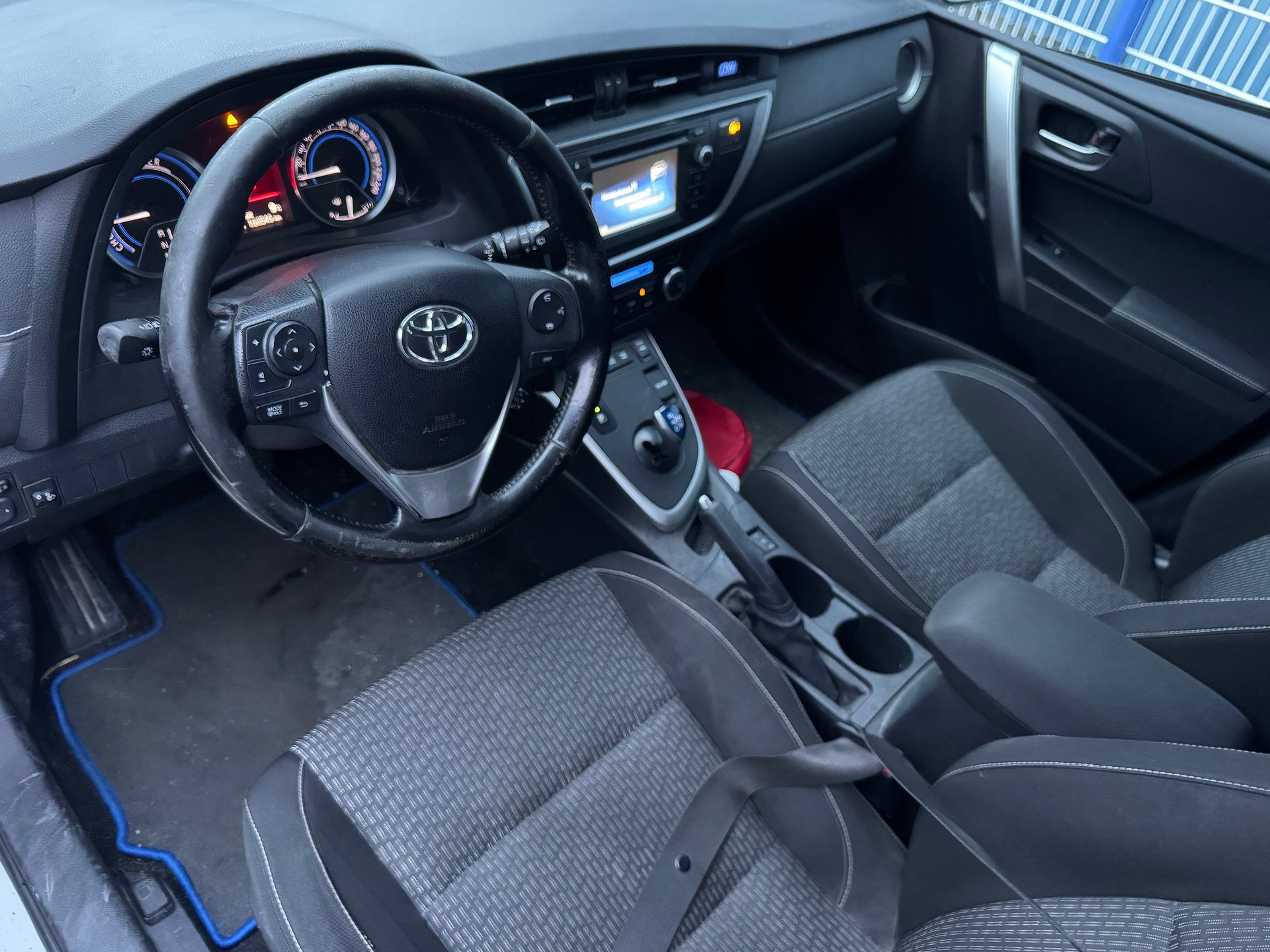 TOYOTA Auris 1.8 16V HSD Linea Sol-image-6
