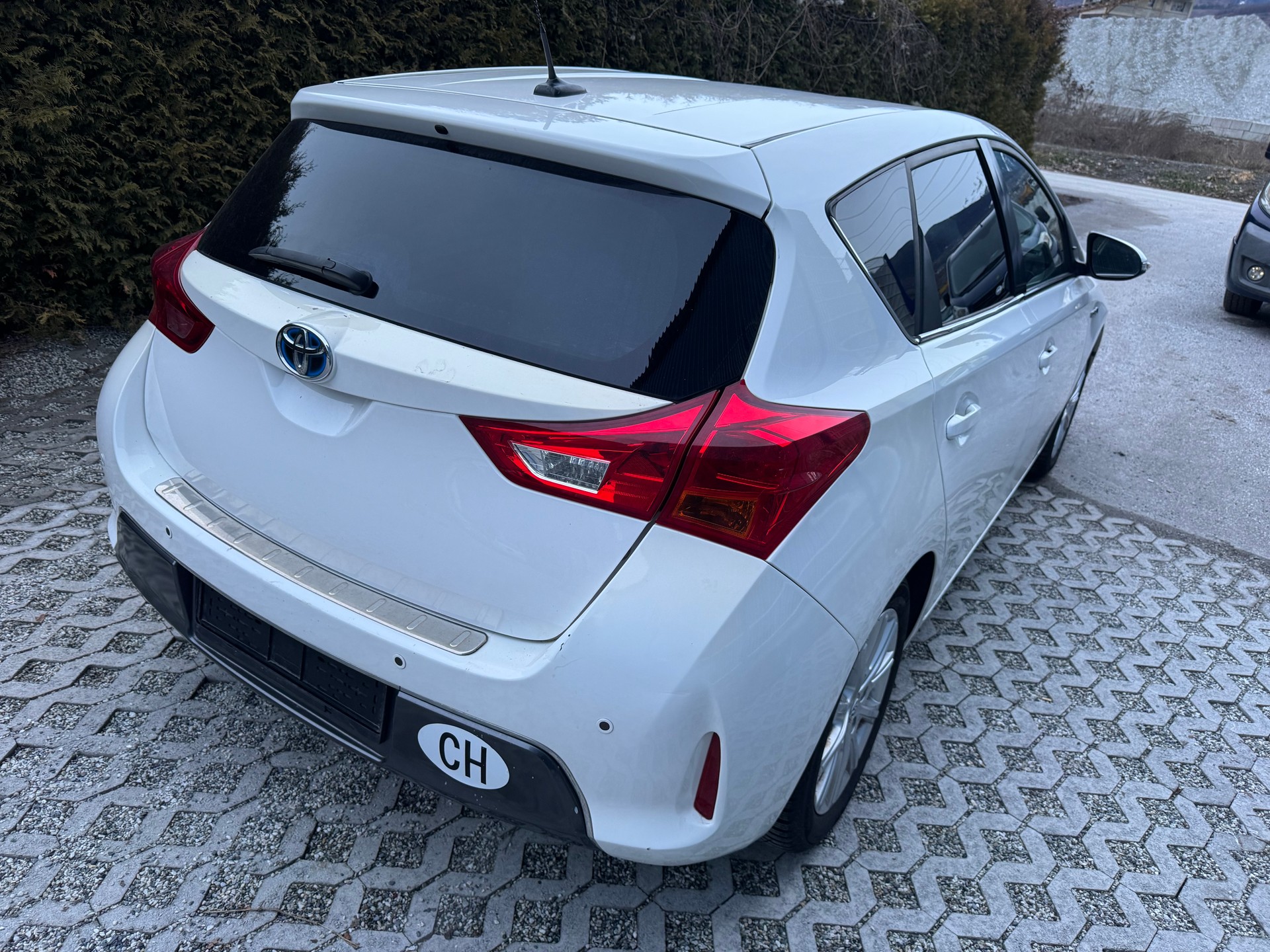 TOYOTA Auris 1.8 16V HSD Linea Sol-image-3