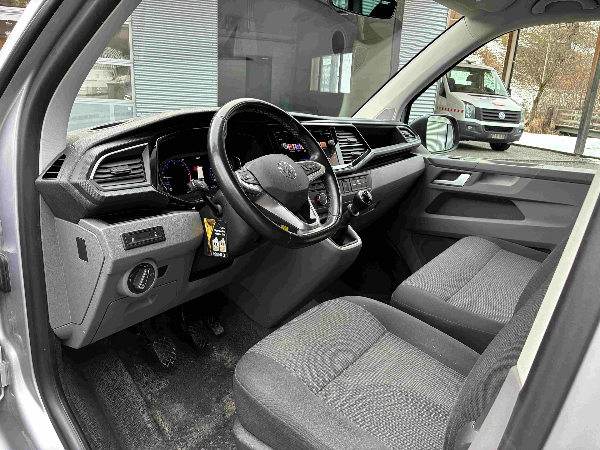 VW T6.1 2.0 TDI 4Motion-image-12