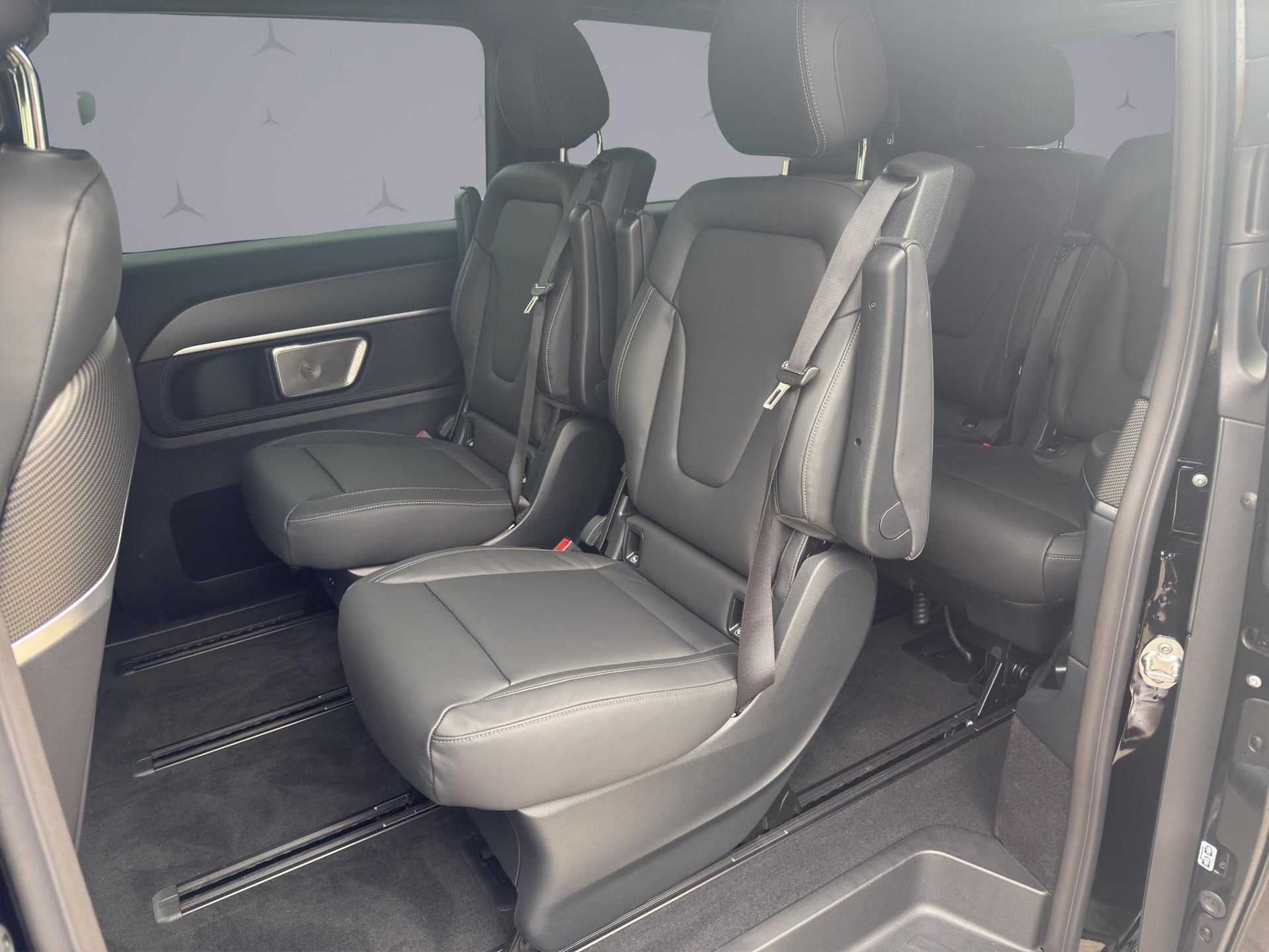 MERCEDES-BENZ V 300 d Exclusive lang 4m Van-image-13
