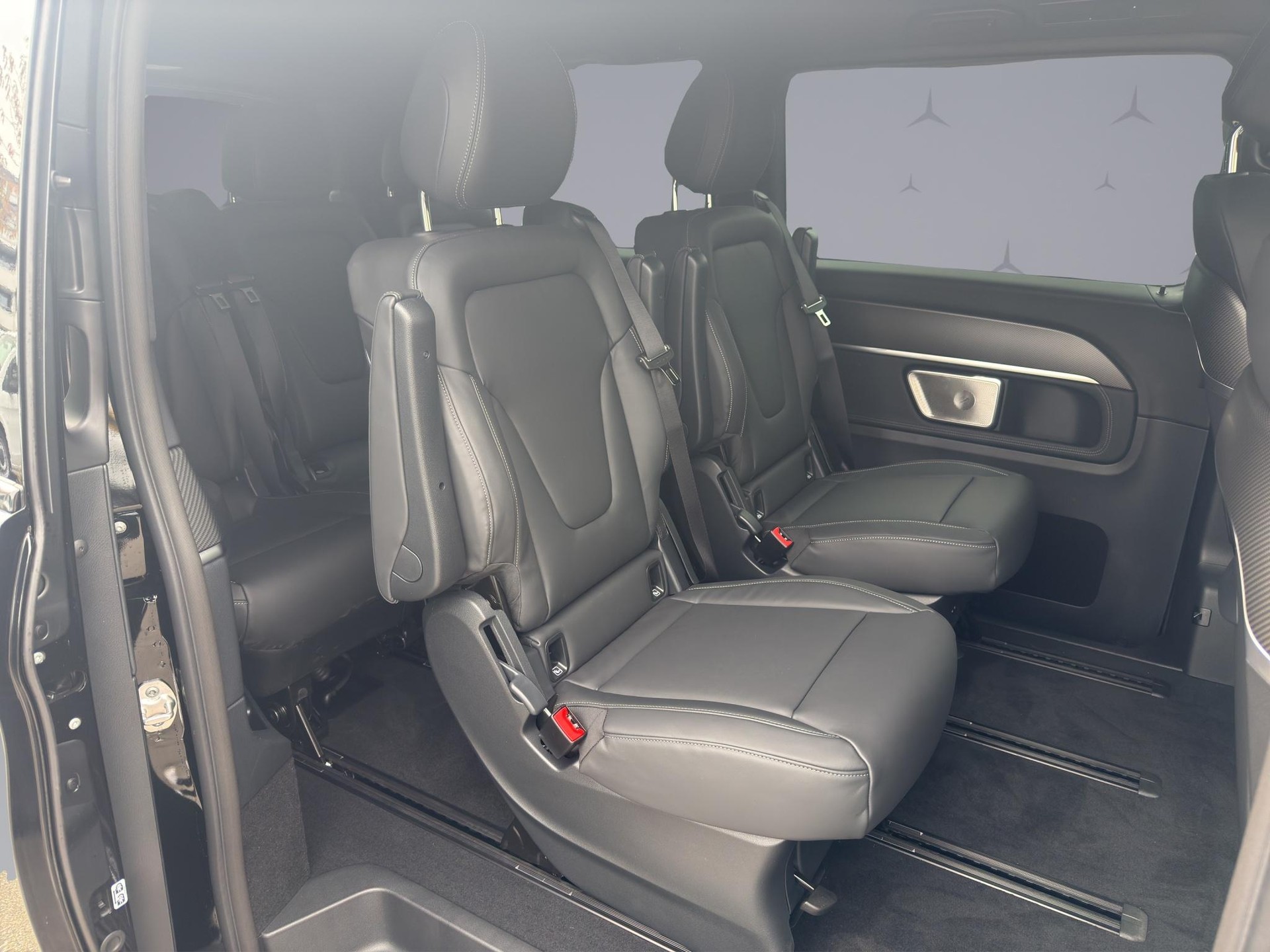 MERCEDES-BENZ V 300 d Exclusive lang 4m Van-image-18