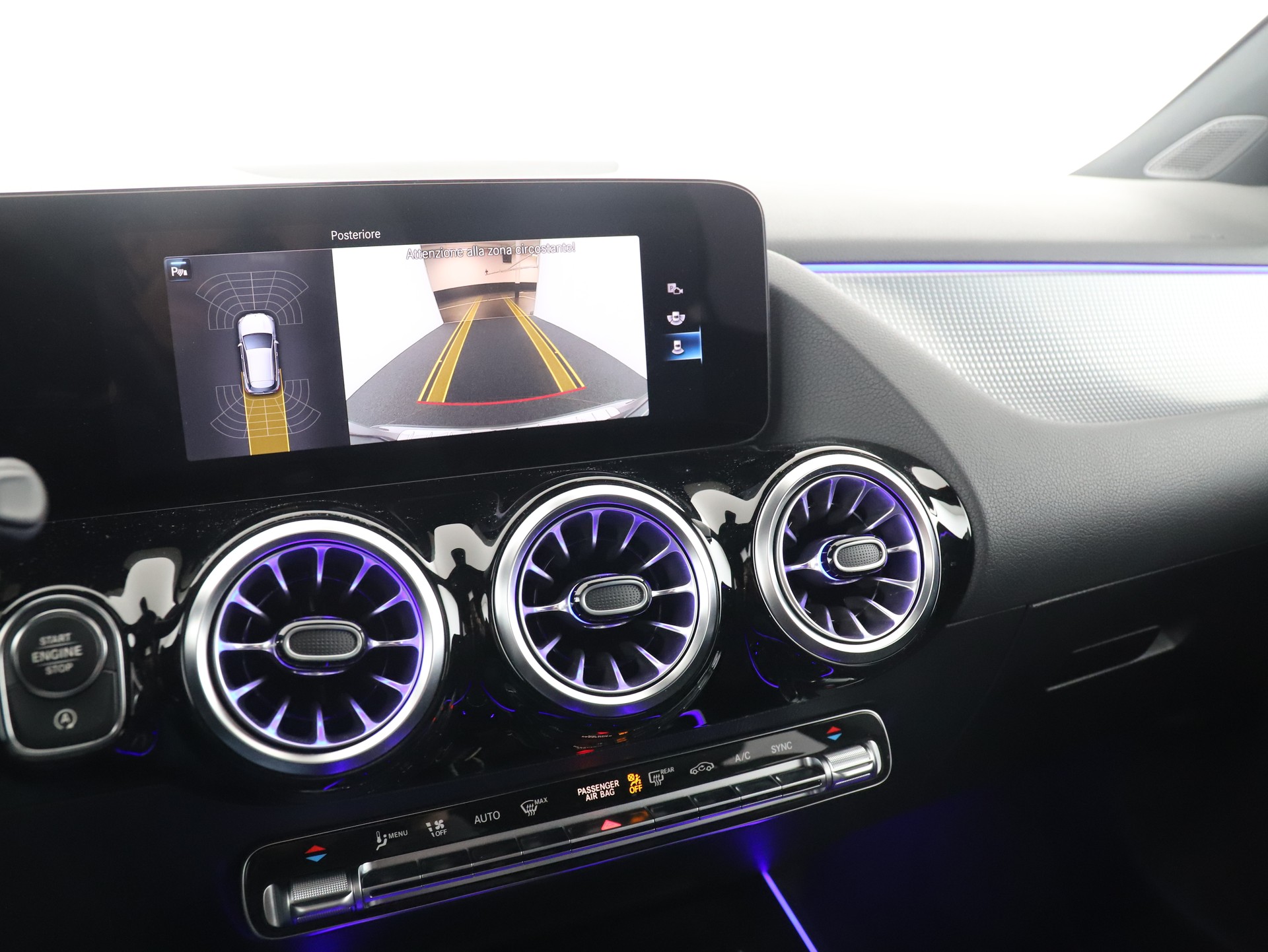 MERCEDES-BENZ GLA 200 Progressive-image-14