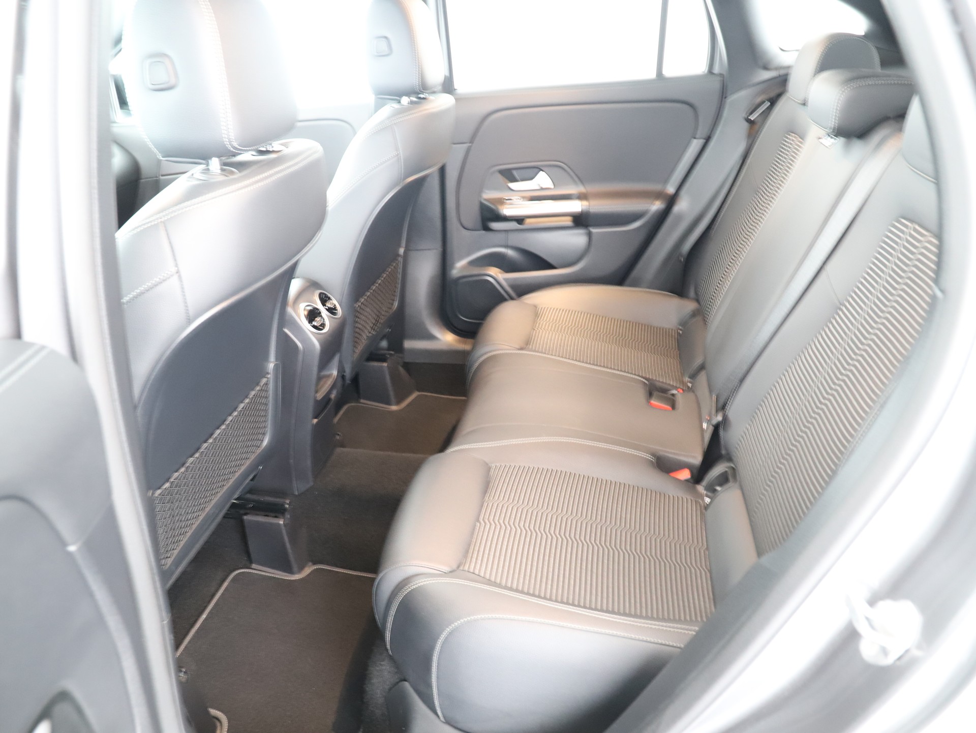MERCEDES-BENZ GLA 200 Progressive-image-13