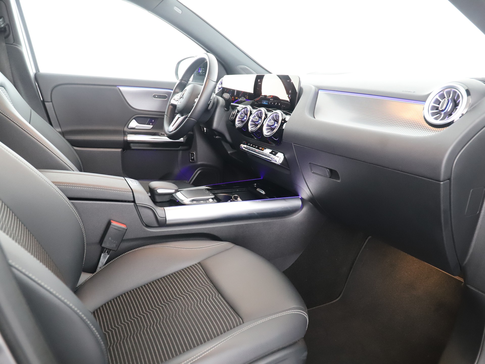 MERCEDES-BENZ GLA 200 Progressive-image-9