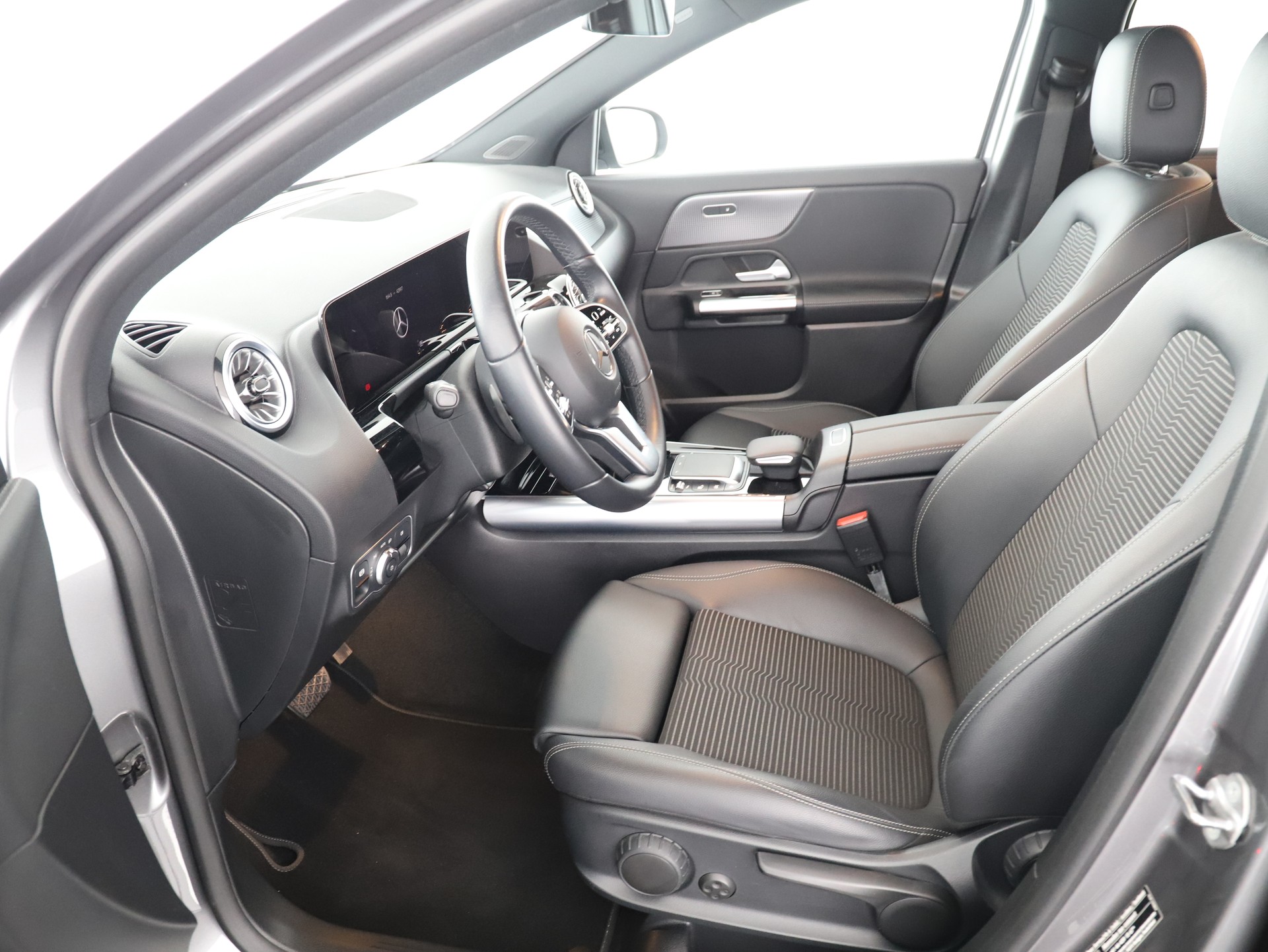 MERCEDES-BENZ GLA 200 Progressive-image-10