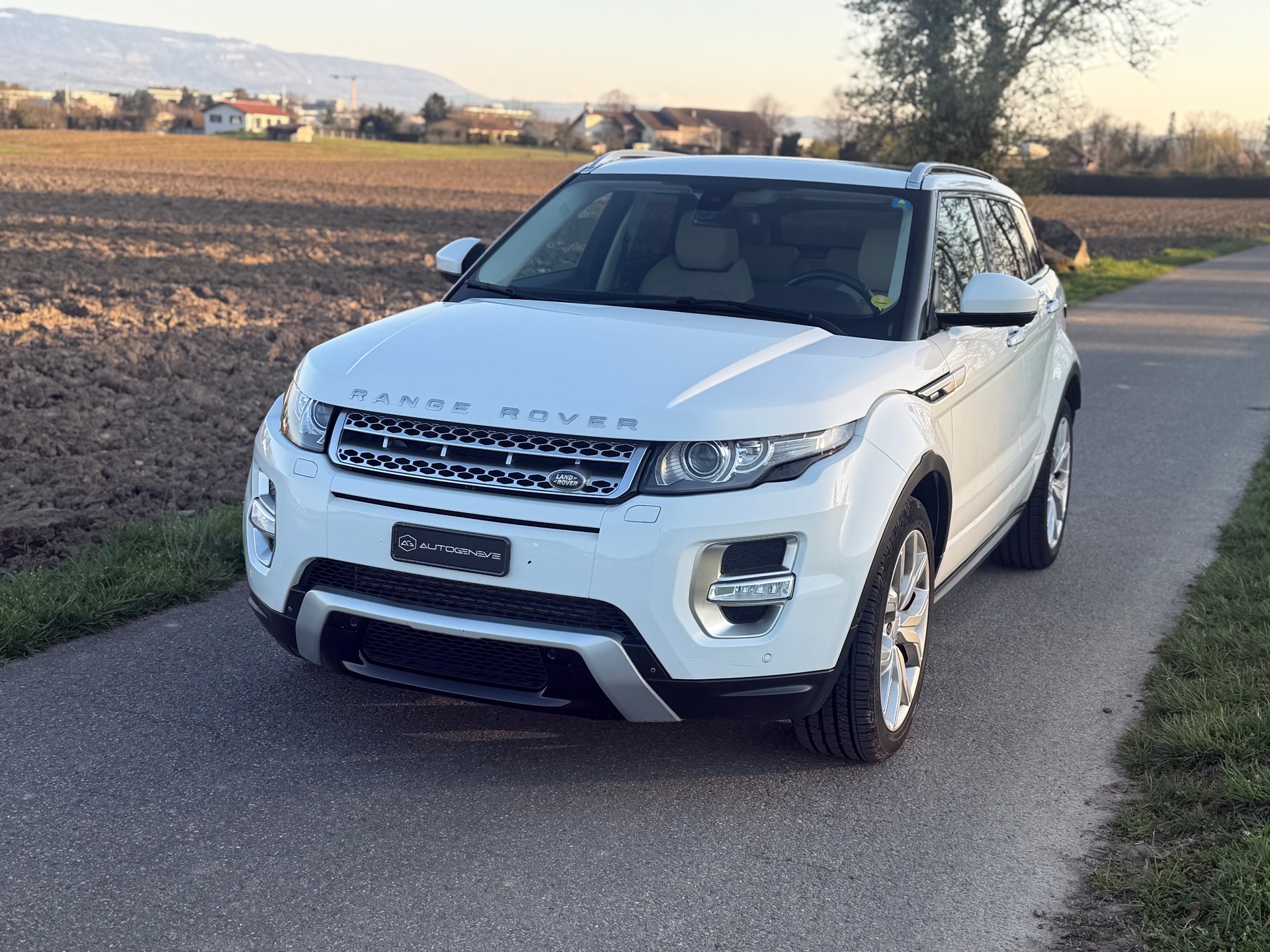 LAND ROVER Range Rover Evoque 2.2 SD4 Autobiography AT9-image-2