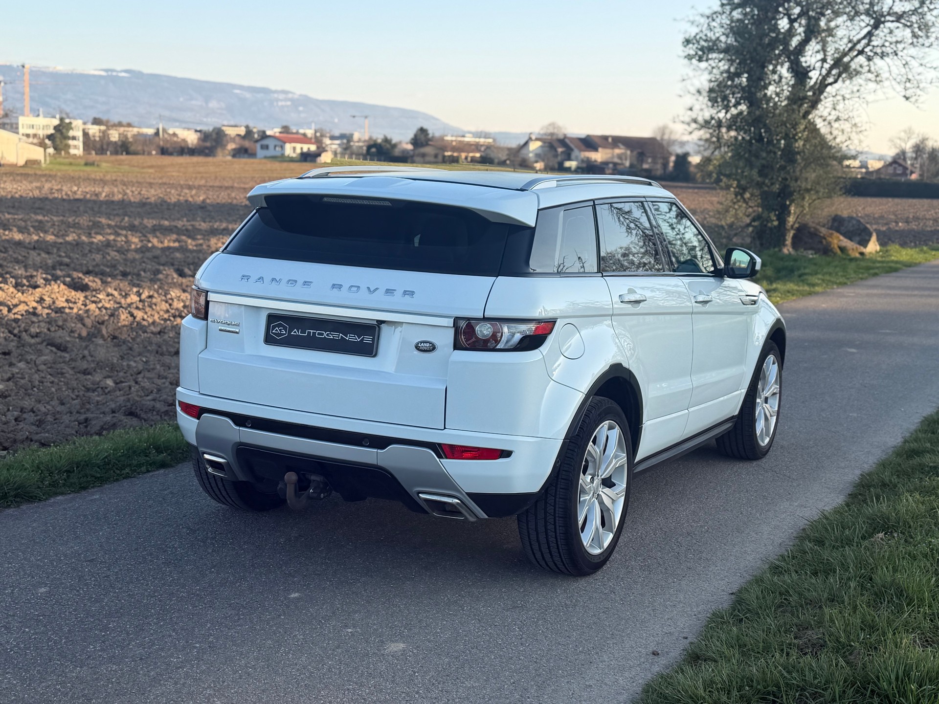 LAND ROVER Range Rover Evoque 2.2 SD4 Autobiography AT9-image-8