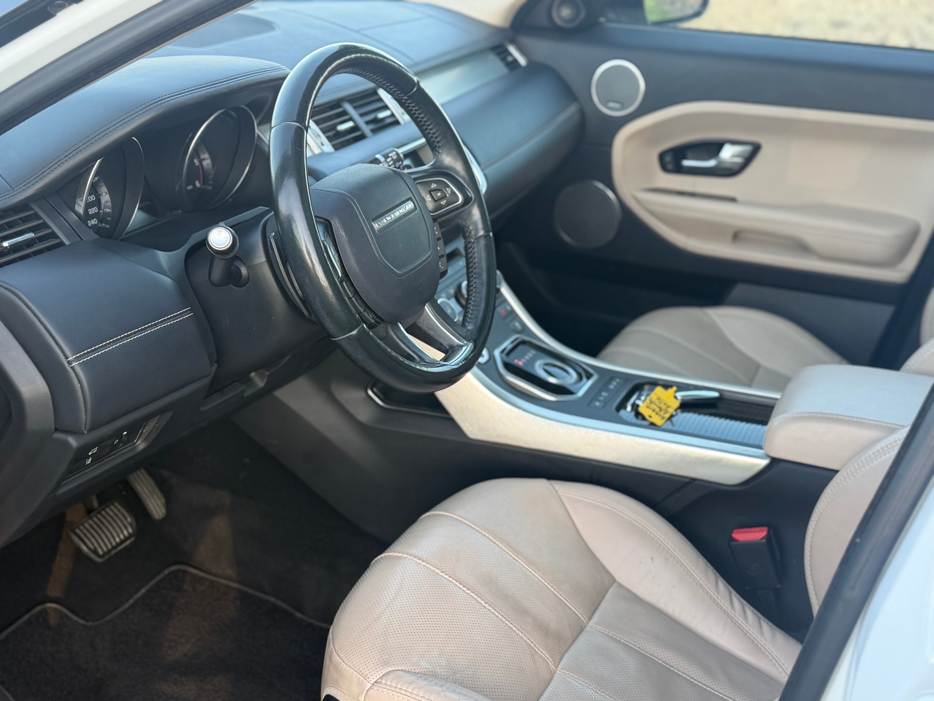 LAND ROVER Range Rover Evoque 2.2 SD4 Autobiography AT9-image-13