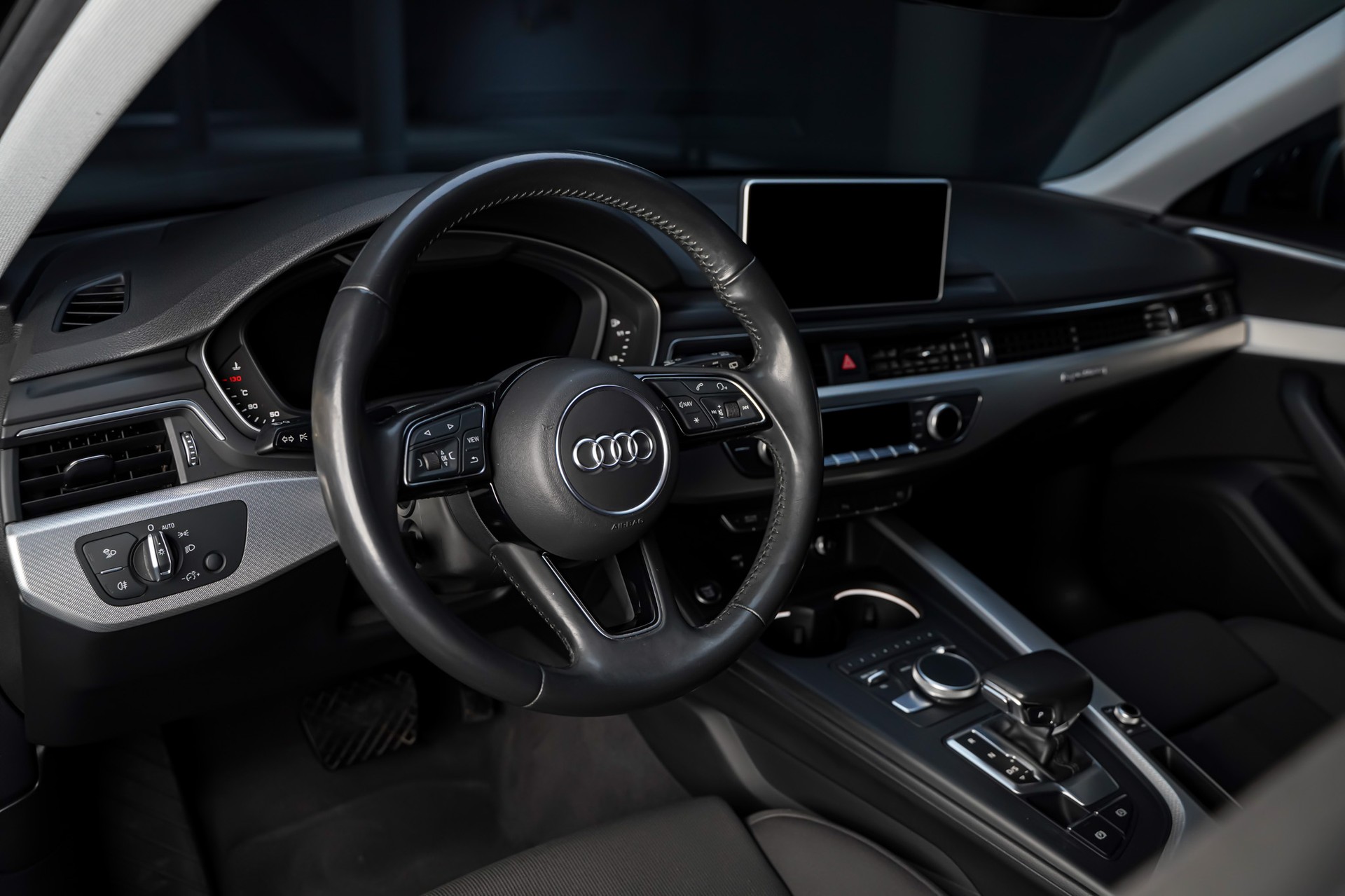 AUDI A4 Avant 40 TDI Sport quattro S-tronic-image-9
