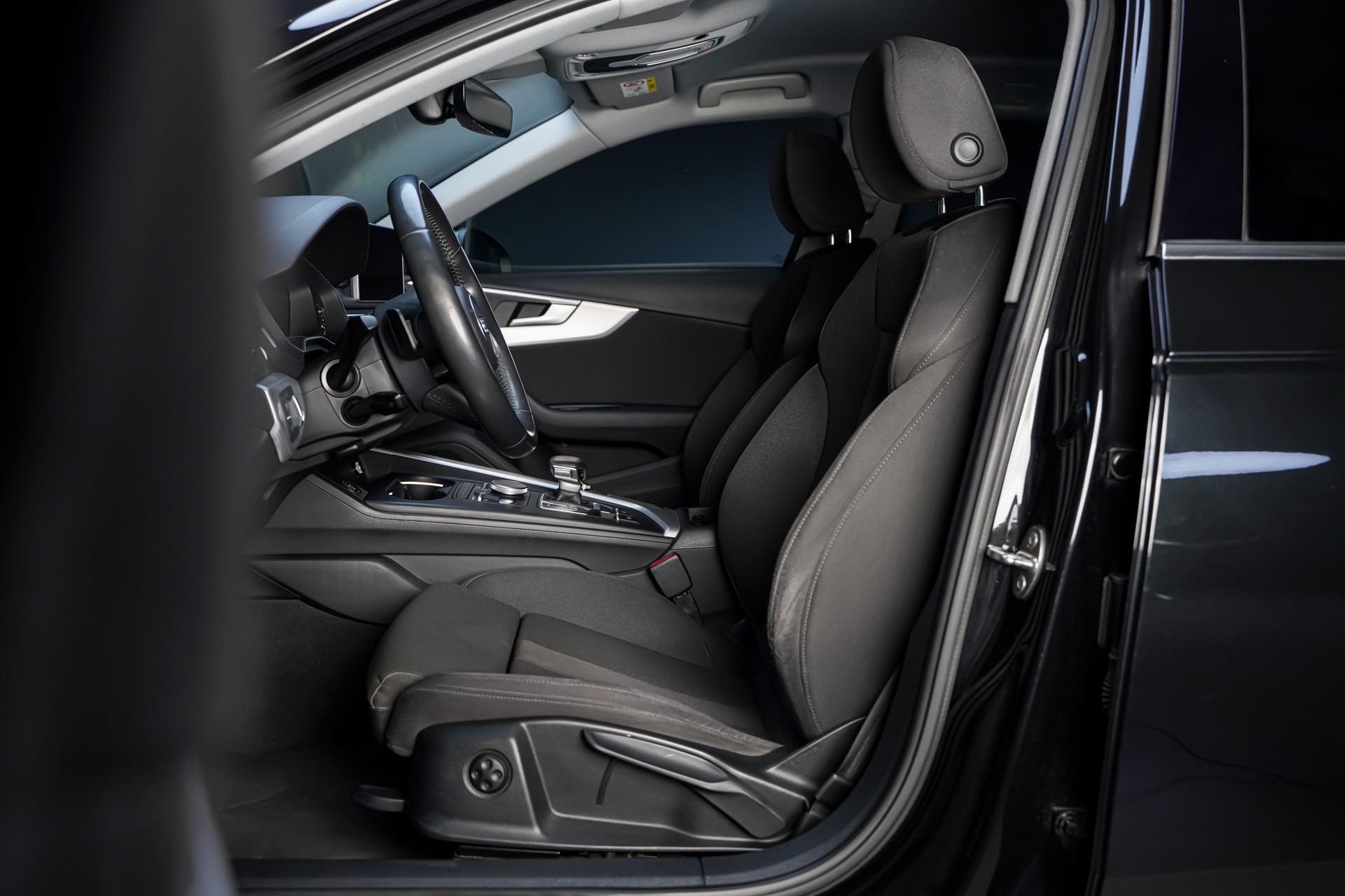 AUDI A4 Avant 40 TDI Sport quattro S-tronic-image-10