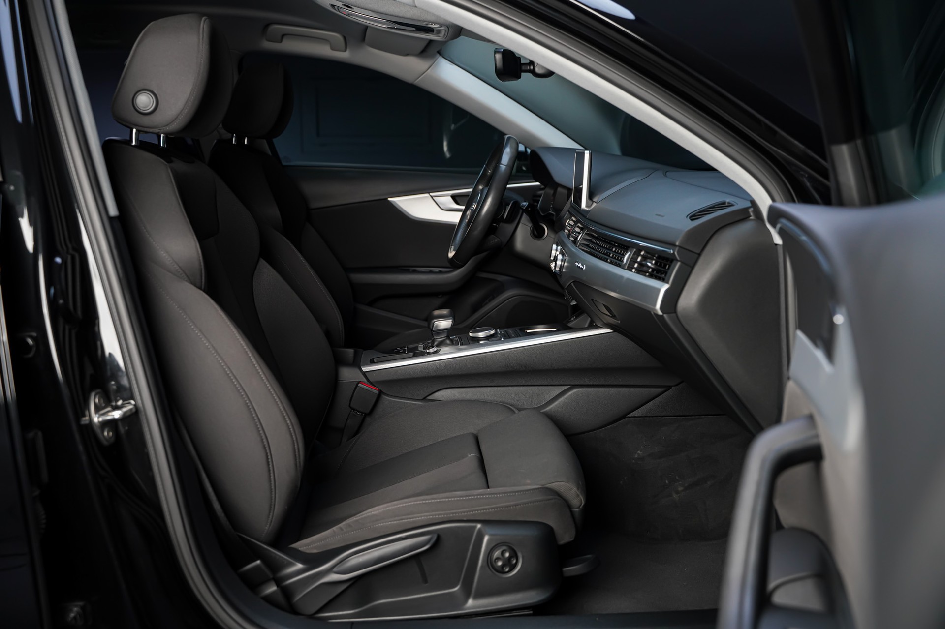 AUDI A4 Avant 40 TDI Sport quattro S-tronic-image-16