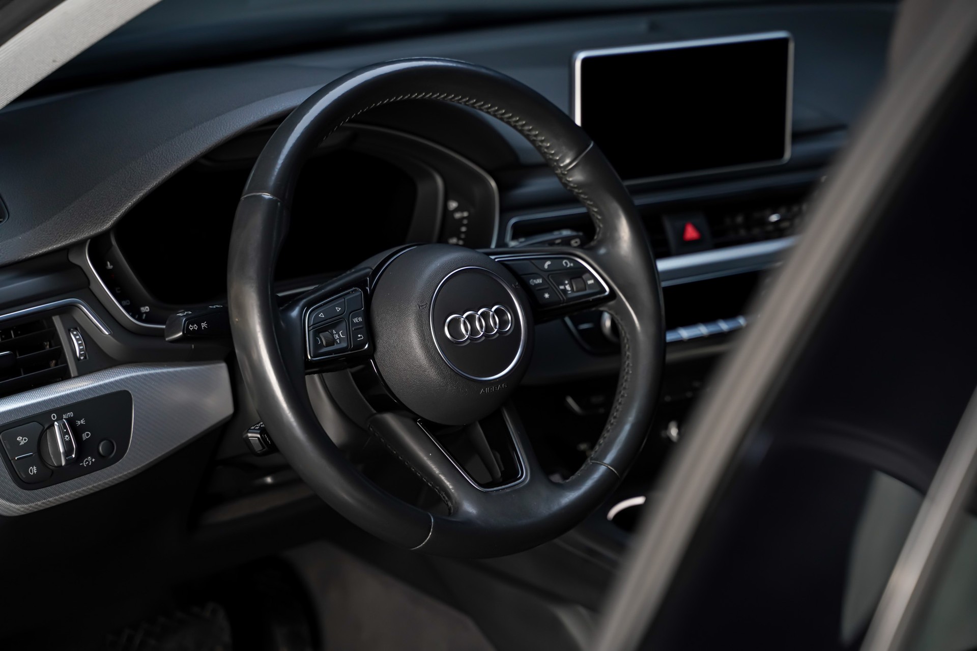 AUDI A4 Avant 40 TDI Sport quattro S-tronic-image-8