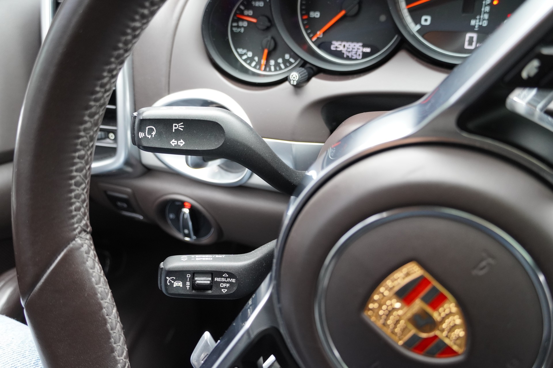 PORSCHE Cayenne Turbo-image-12