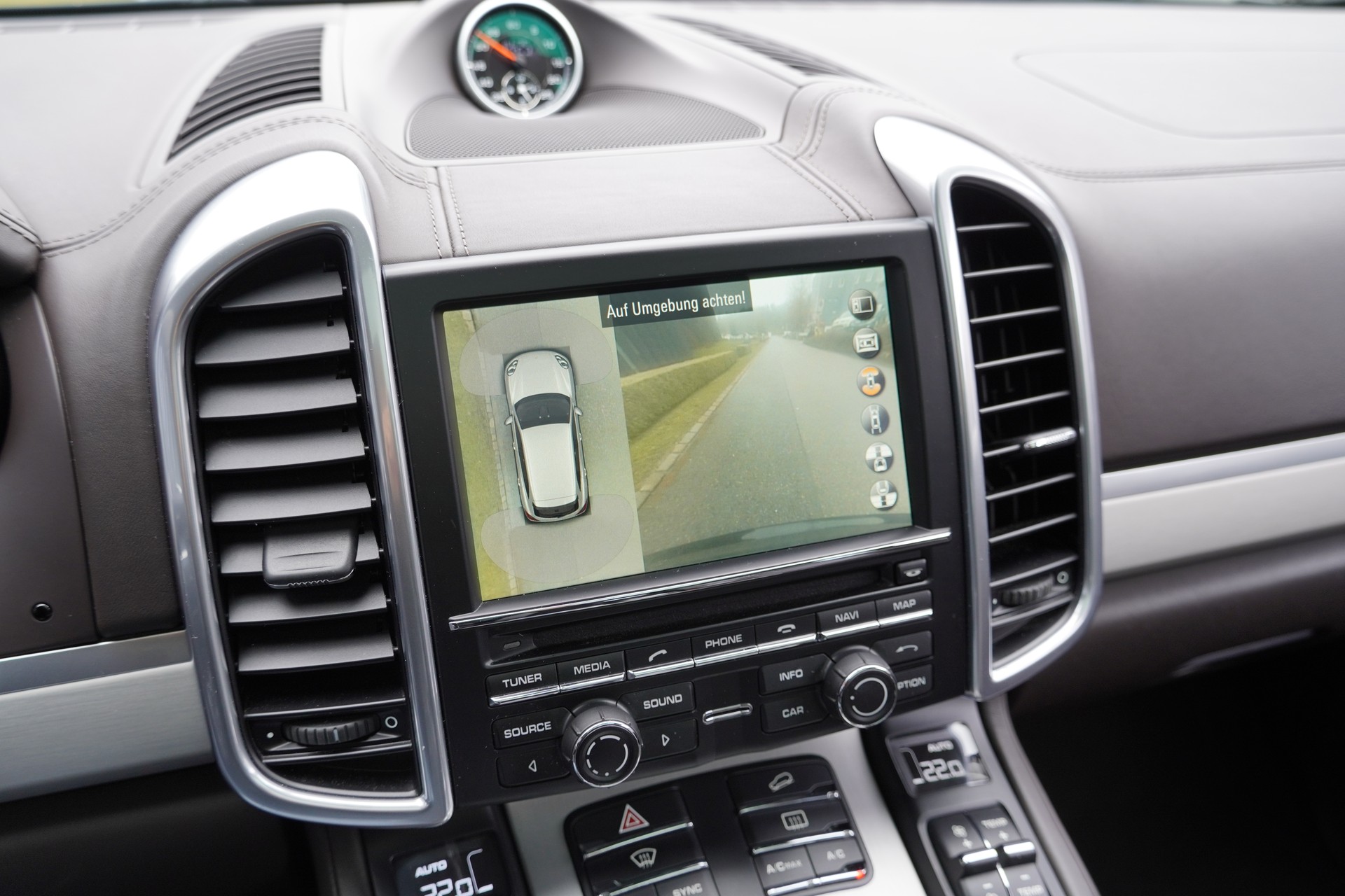 PORSCHE Cayenne Turbo-image-11