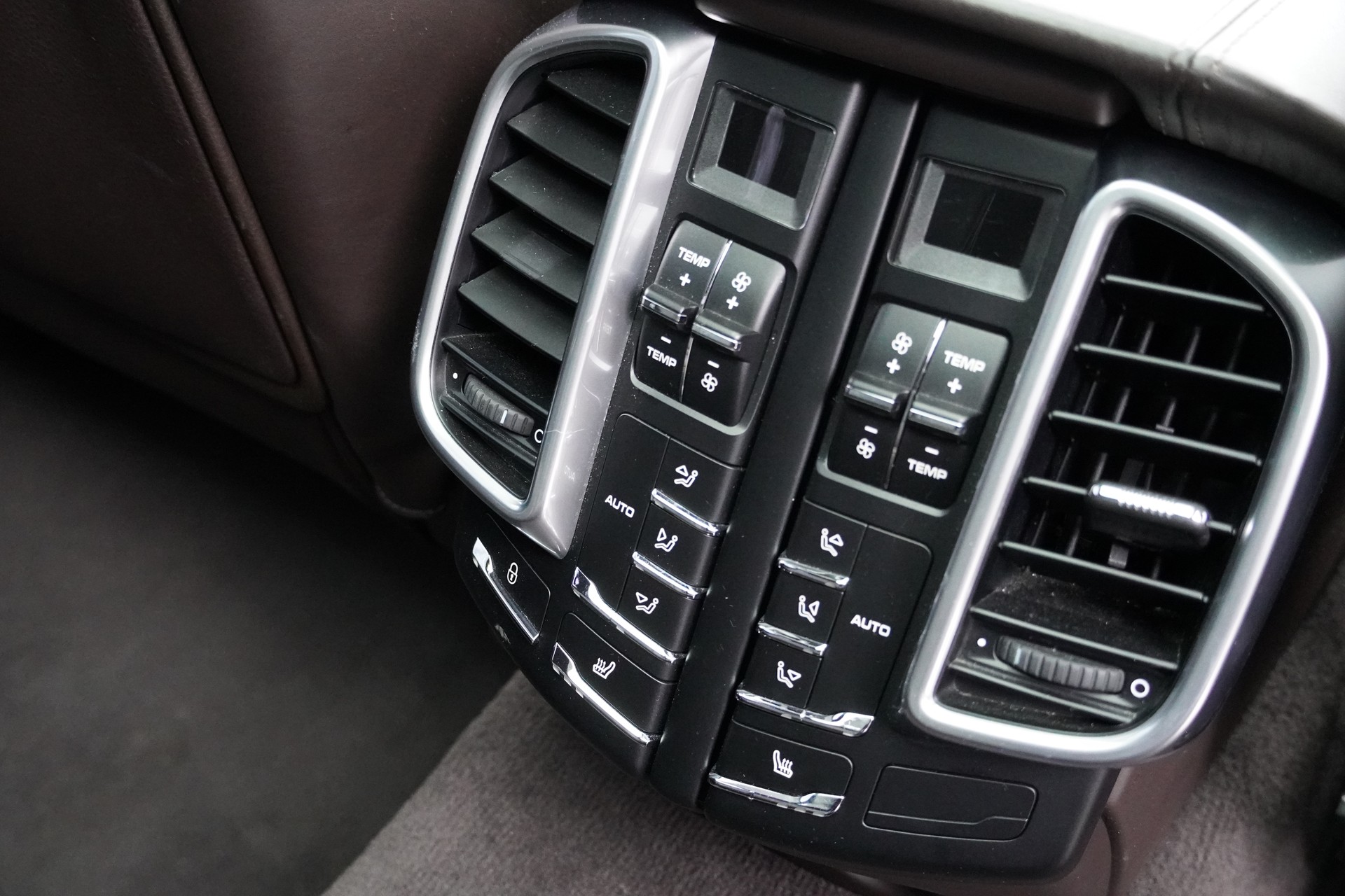 PORSCHE Cayenne Turbo-image-6