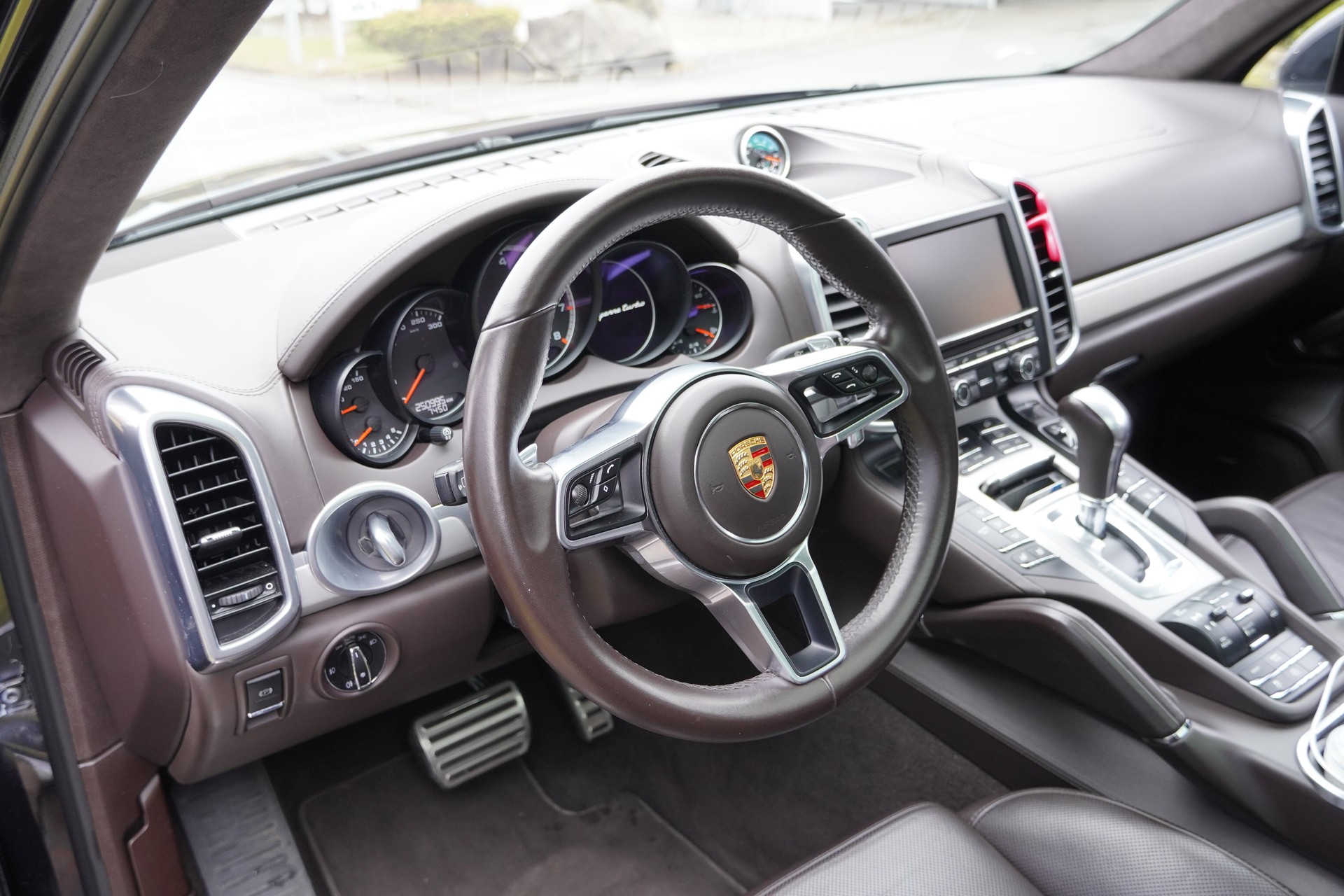 PORSCHE Cayenne Turbo-image-8