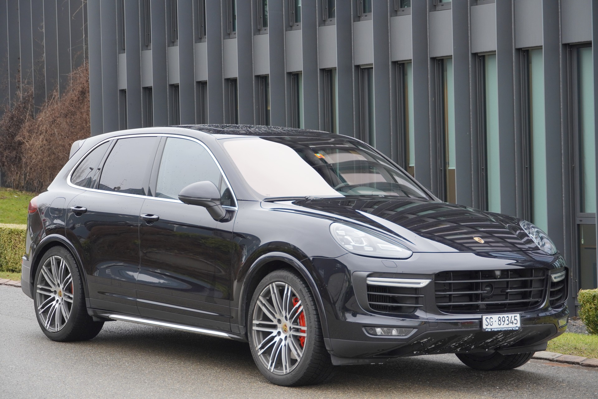PORSCHE Cayenne Turbo-image-1