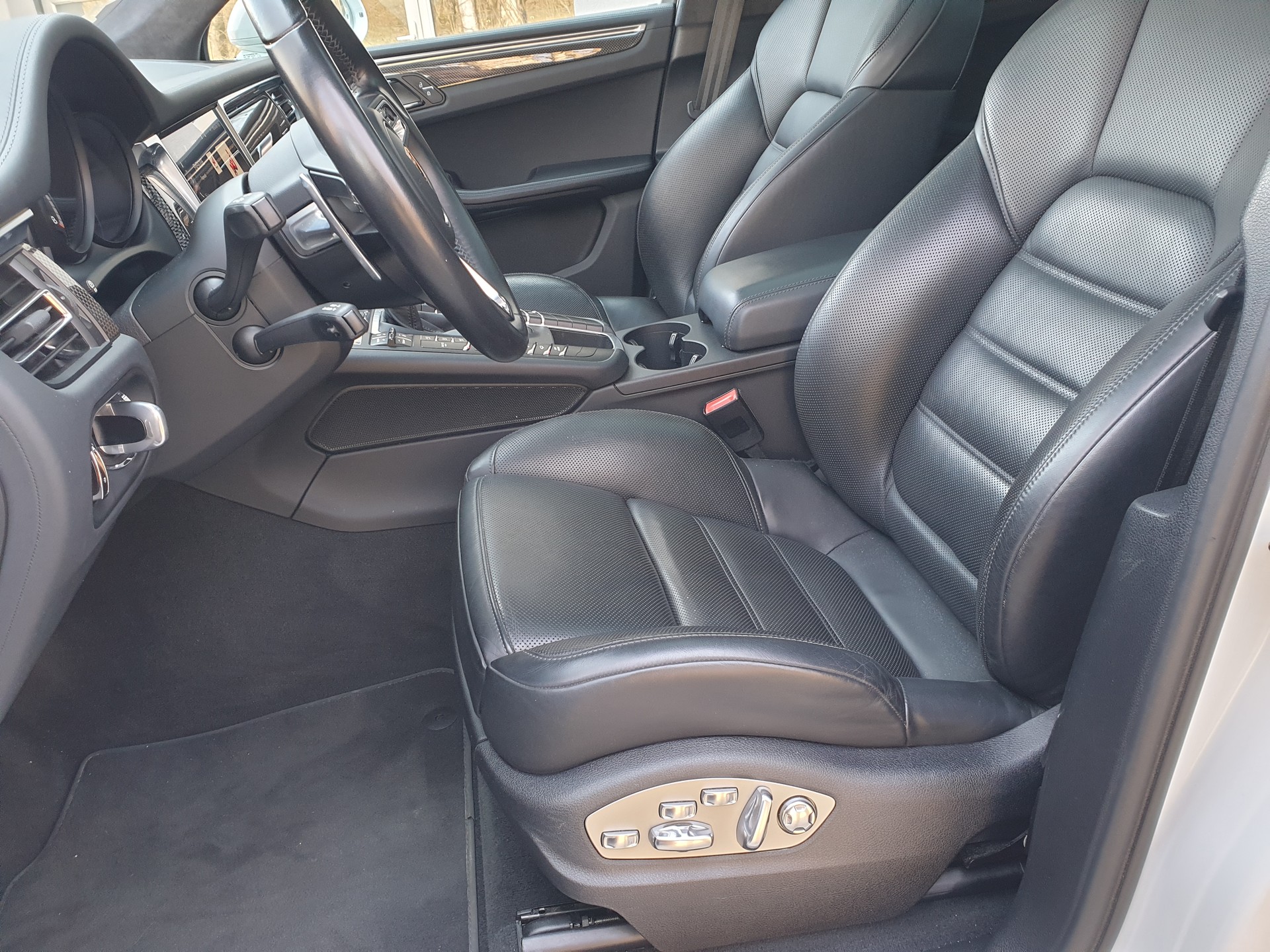 PORSCHE Macan Turbo PDK-image-7