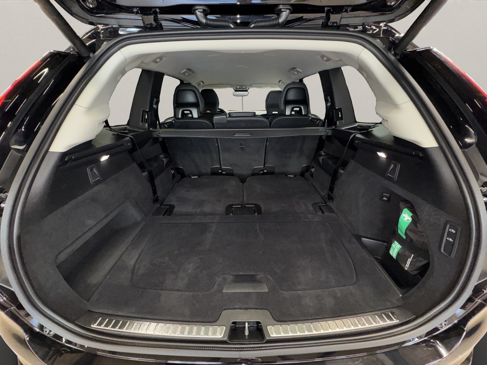 VOLVO XC90 2.0 T8 TE Plus Dark eAWD-image-15