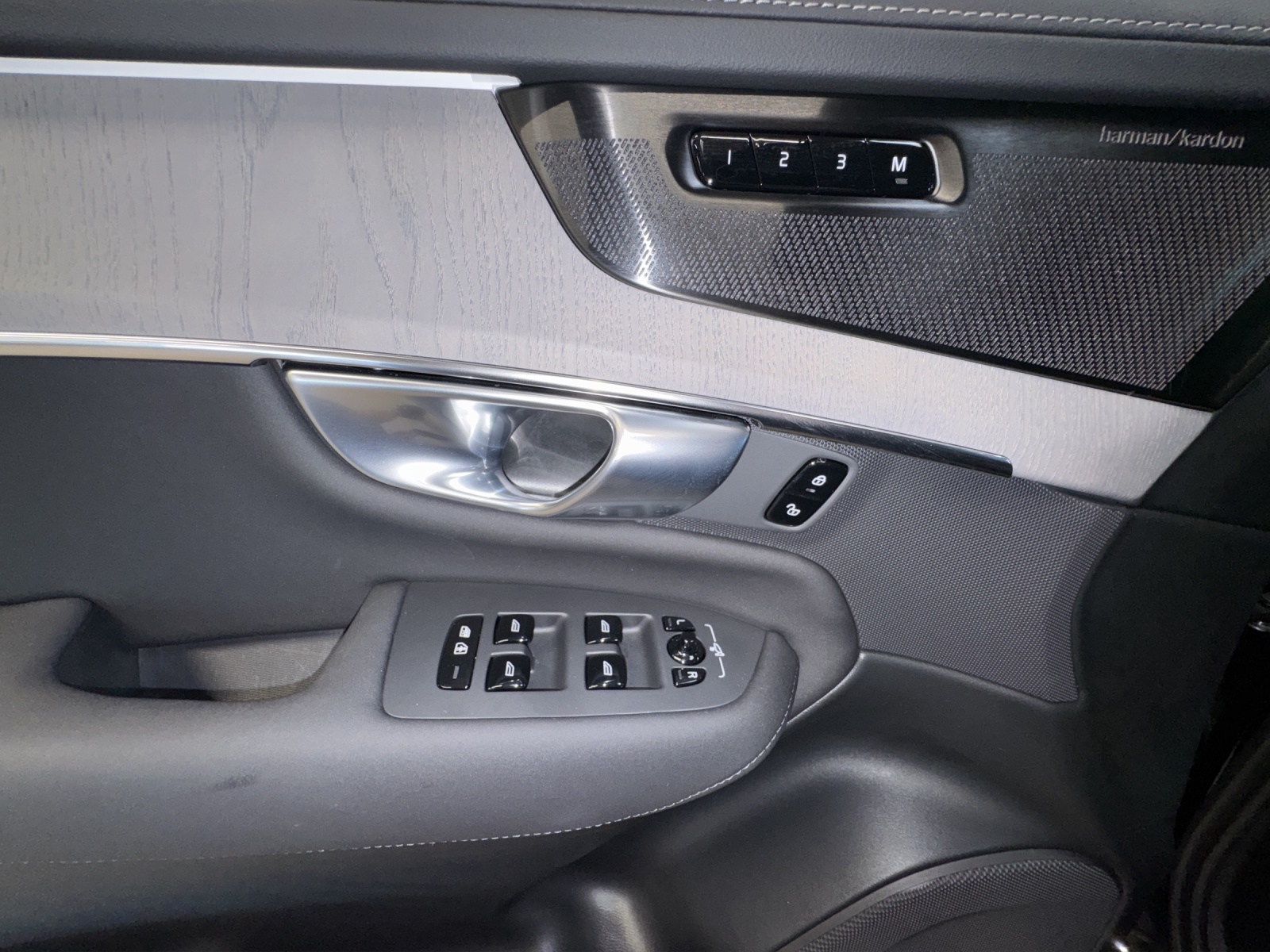 VOLVO XC90 2.0 T8 TE Plus Dark eAWD-image-12