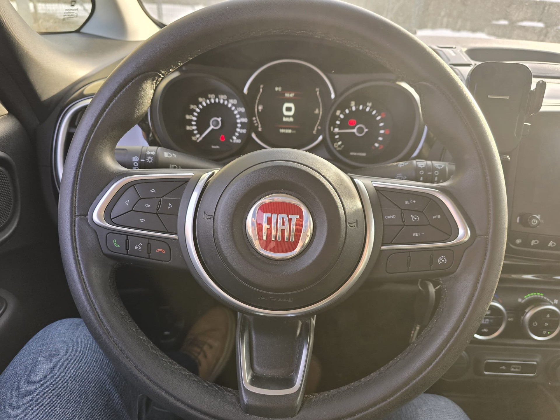FIAT 500L 1.6 JTD Urban-image-9