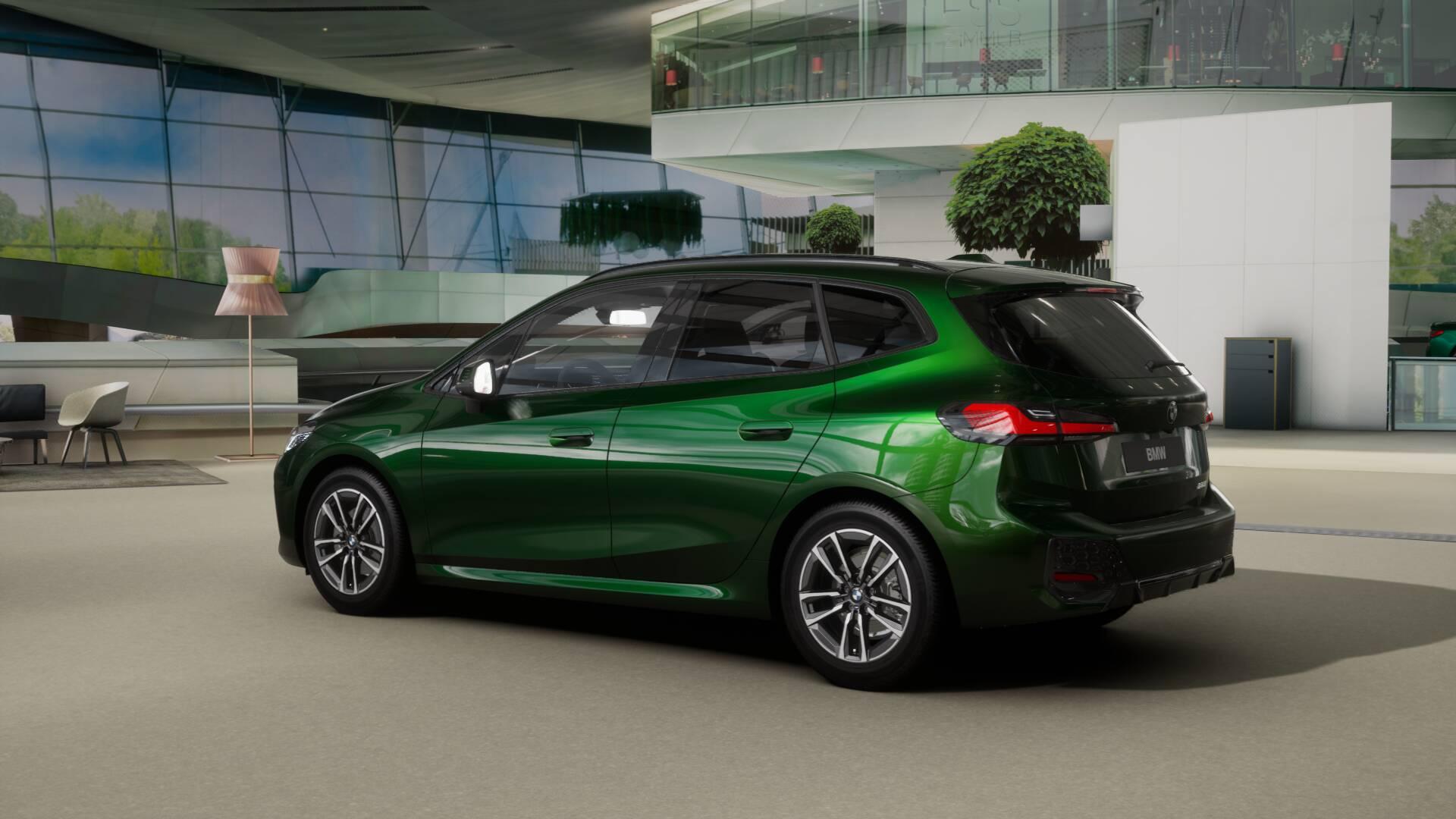 BMW 220i Active Tourer-image-1
