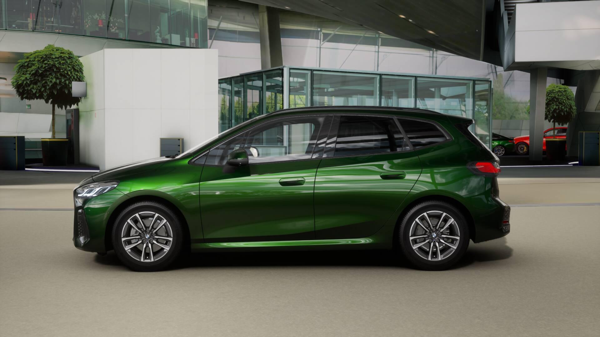 BMW 220i Active Tourer-image-3