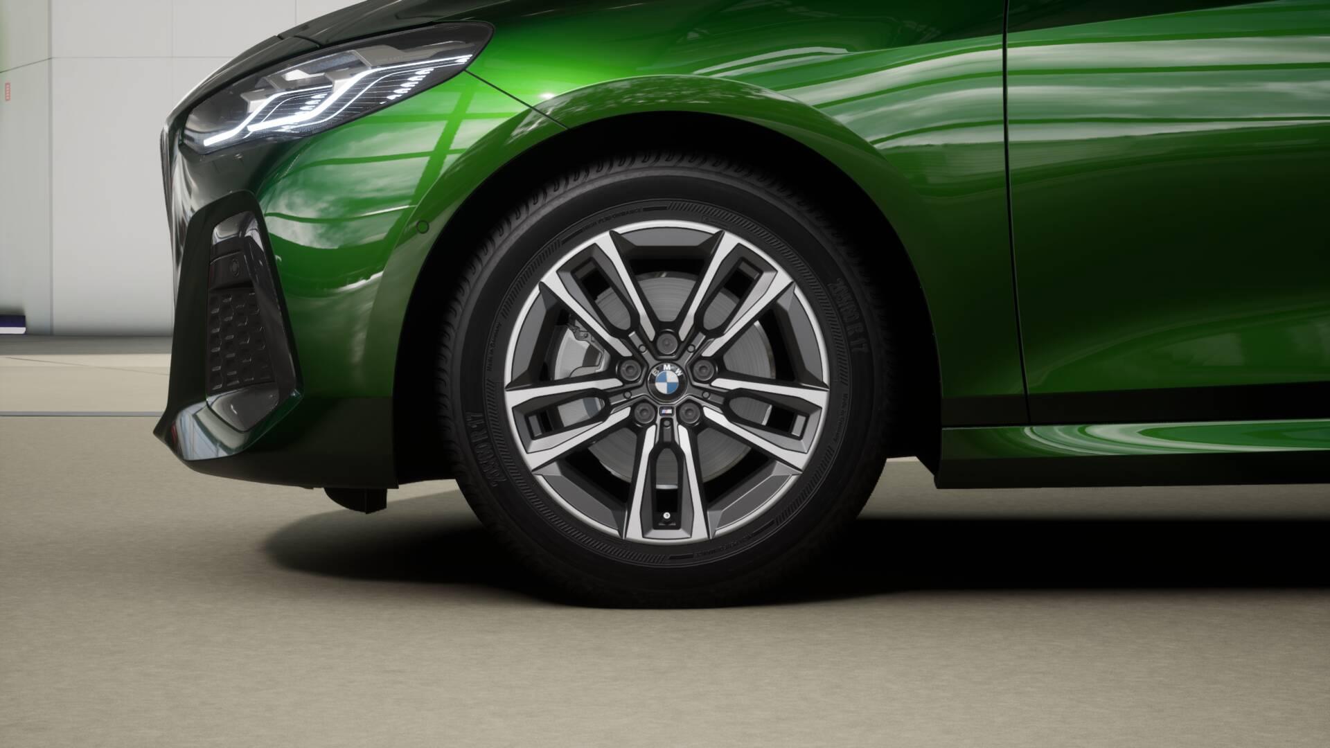 BMW 220i Active Tourer-image-6