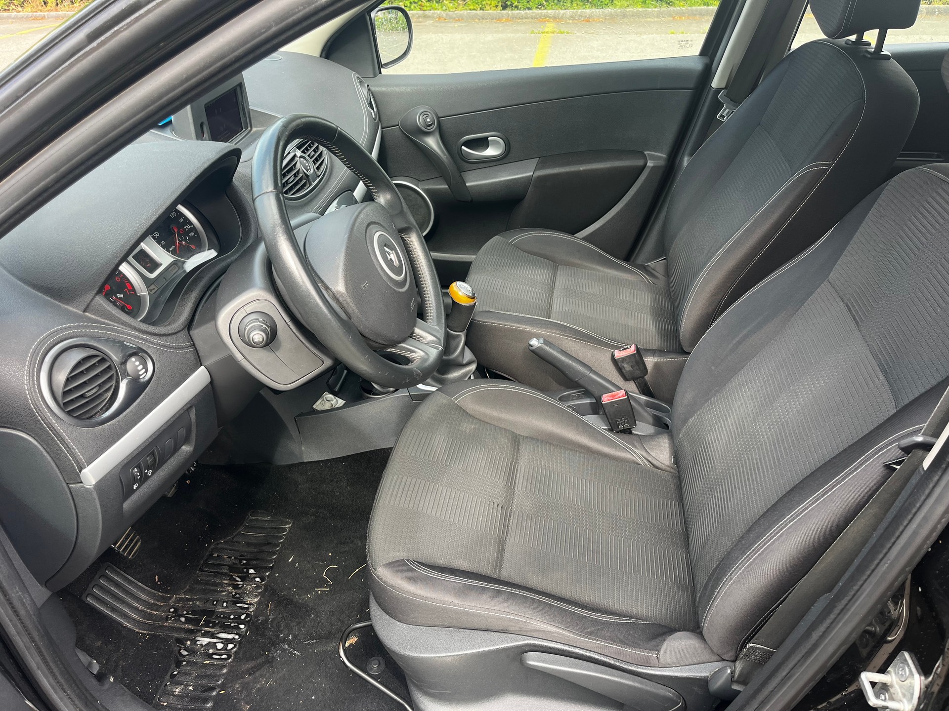 RENAULT Clio Grandtour 1.2 16V Turbo 20th Edition-image-9