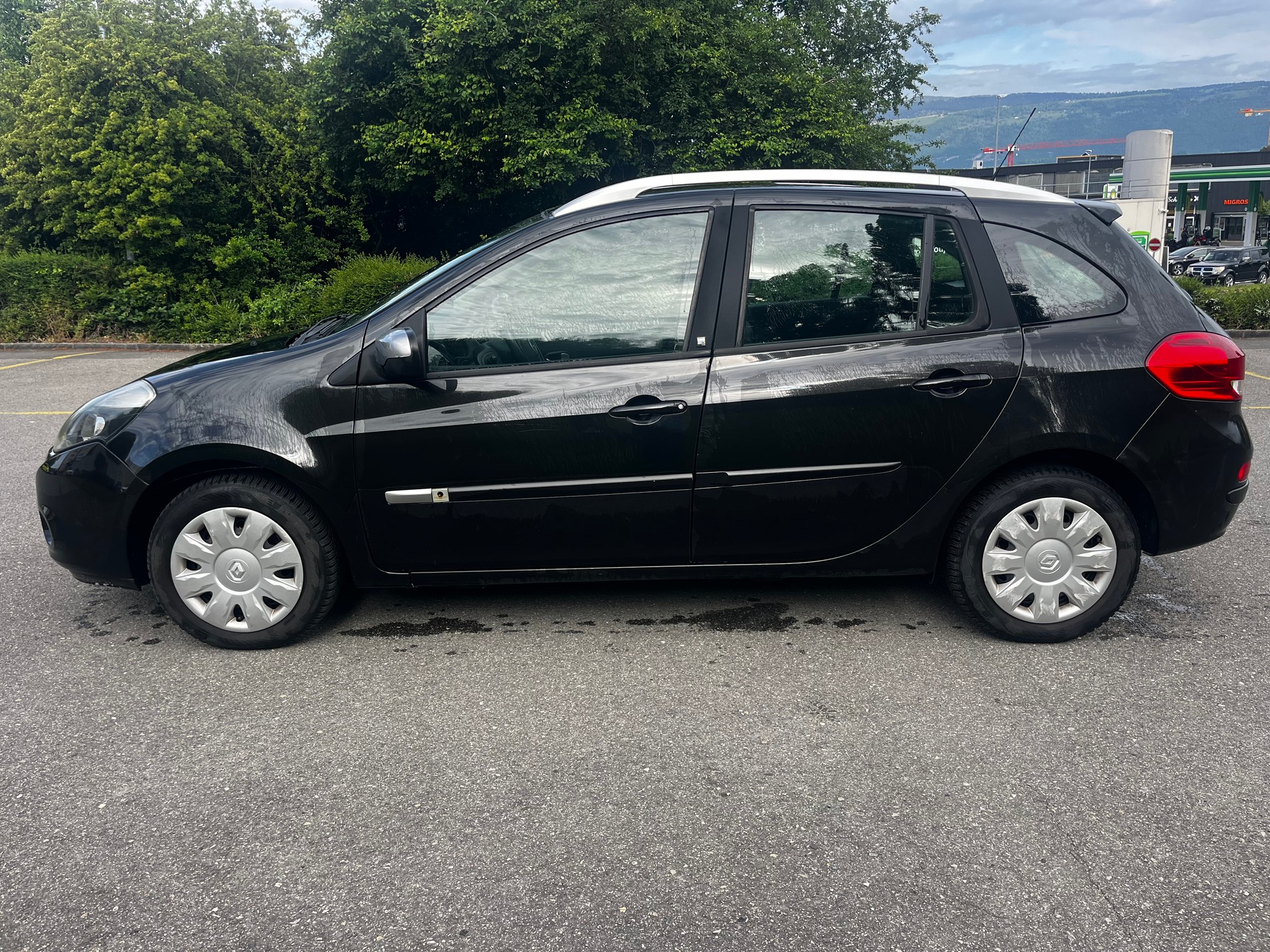 RENAULT Clio Grandtour 1.2 16V Turbo 20th Edition-image-6