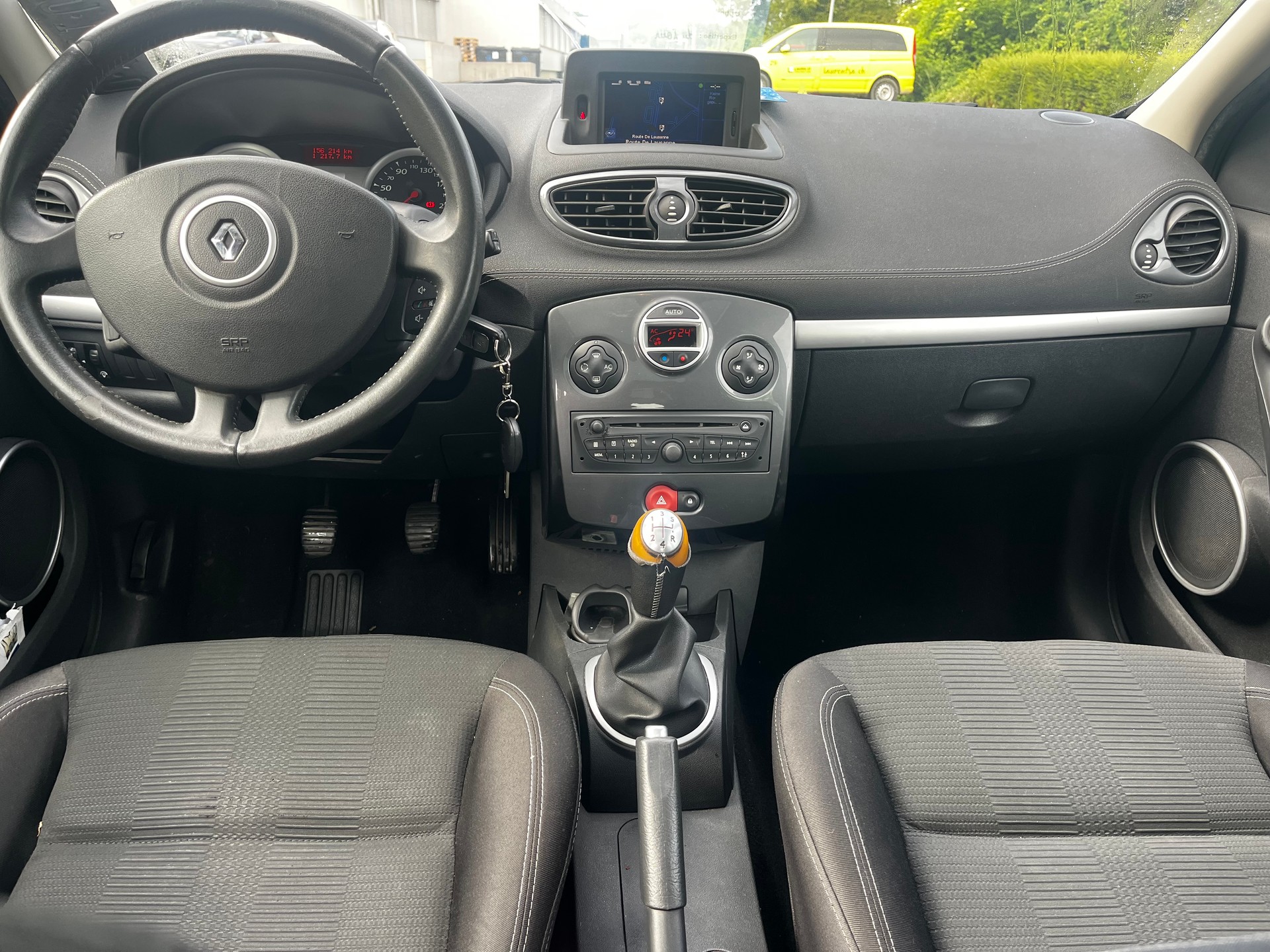 RENAULT Clio Grandtour 1.2 16V Turbo 20th Edition-image-11