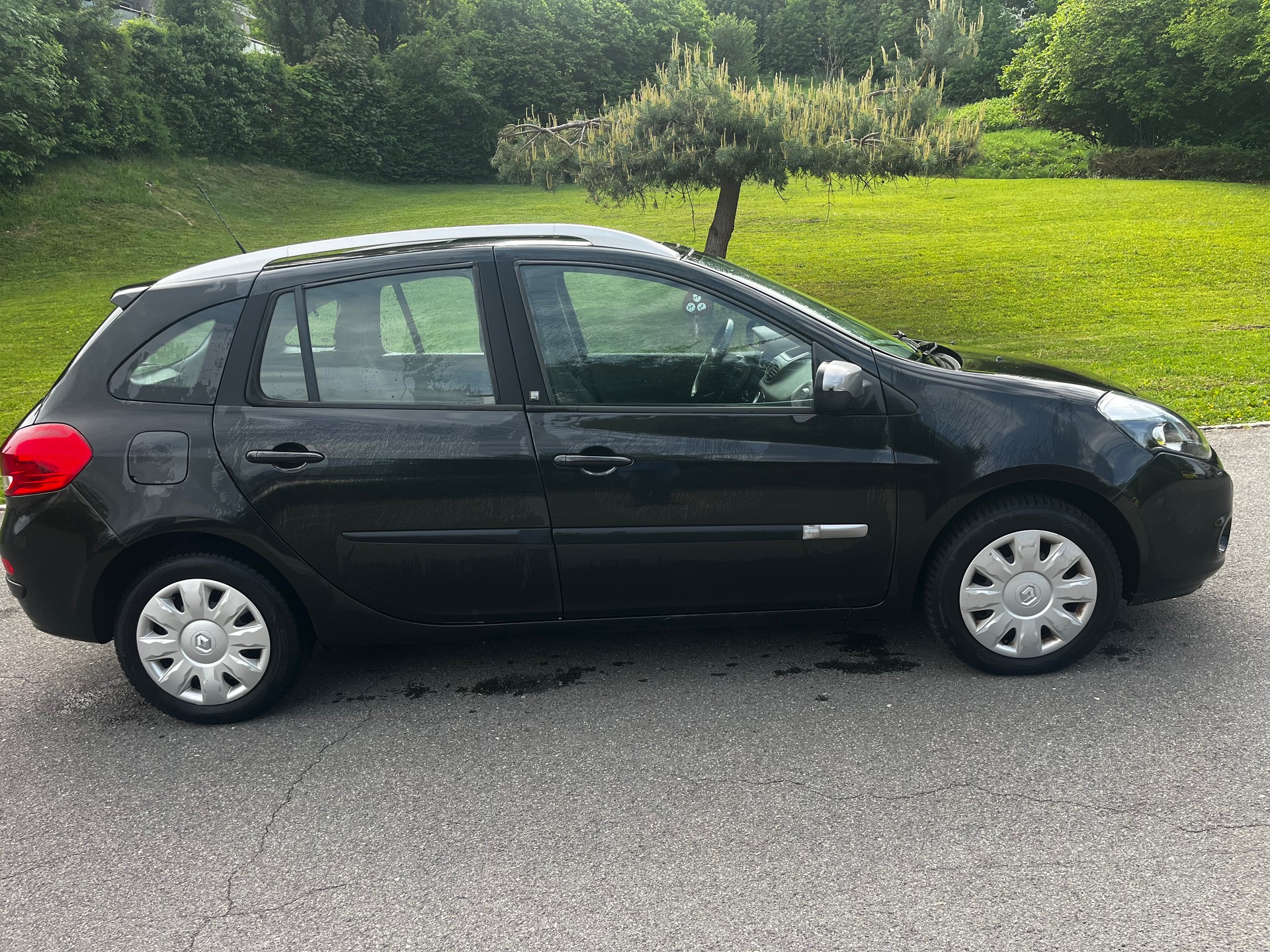 RENAULT Clio Grandtour 1.2 16V Turbo 20th Edition-image-5