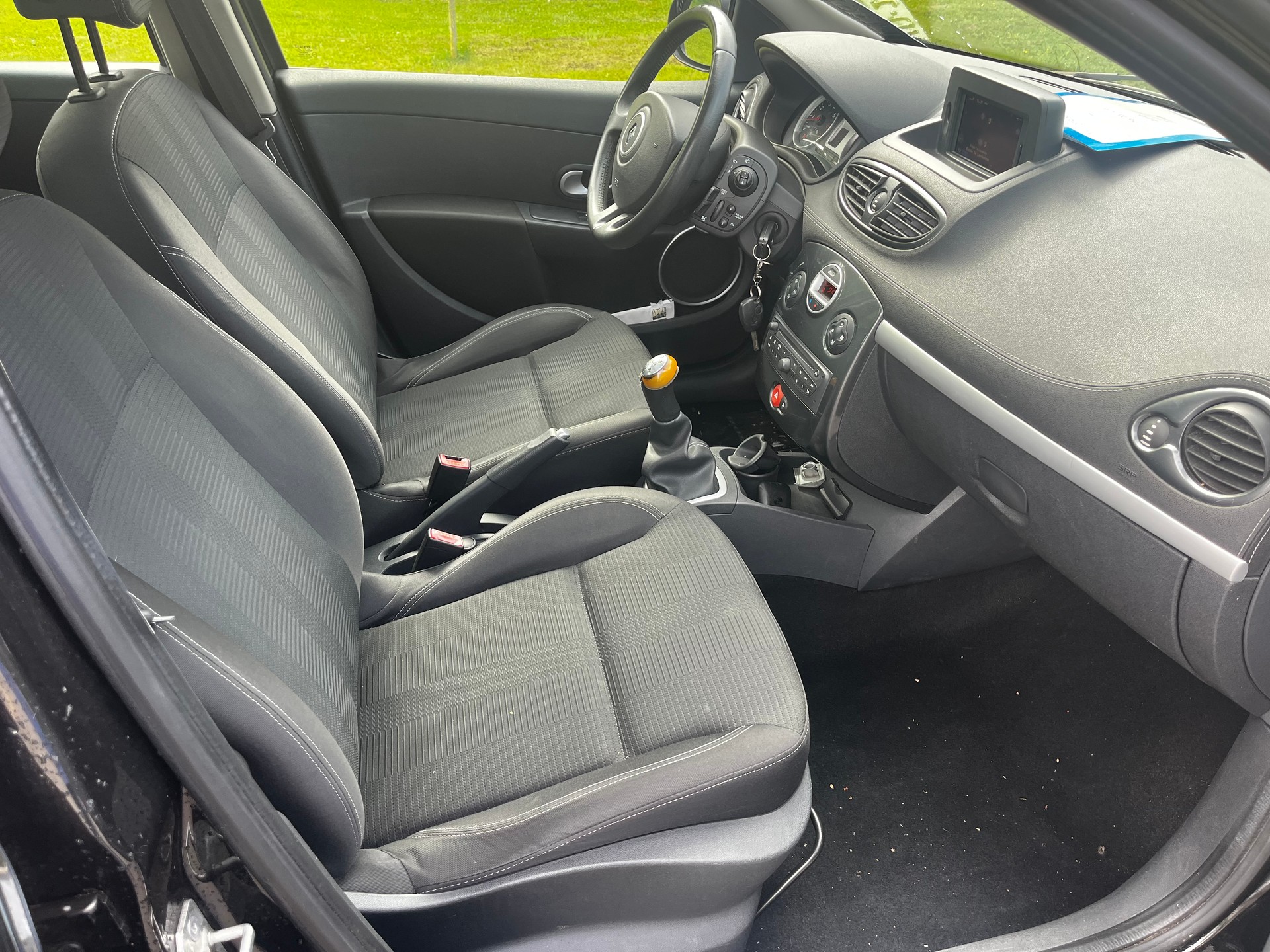 RENAULT Clio Grandtour 1.2 16V Turbo 20th Edition-image-10