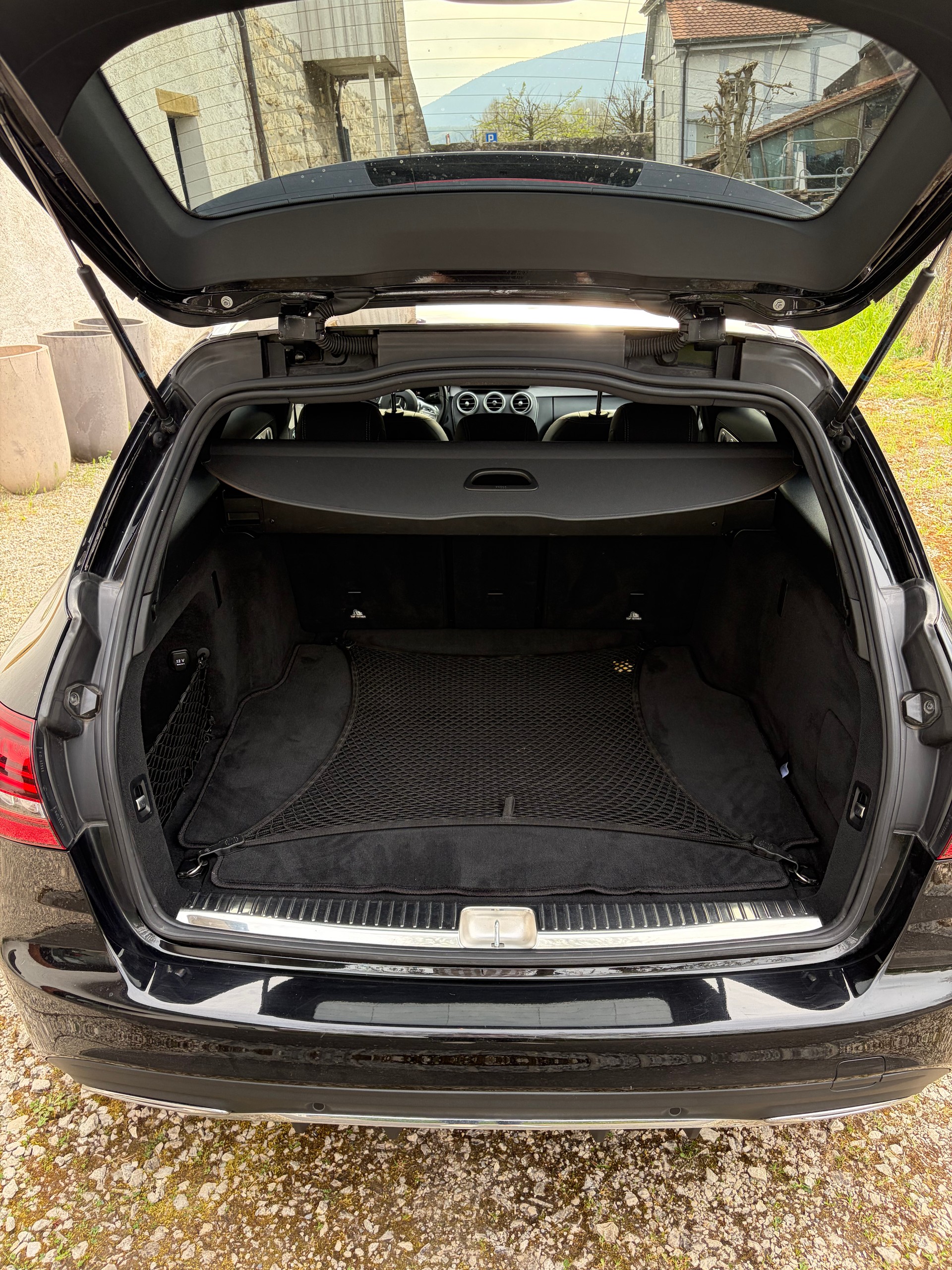 MERCEDES-BENZ C 220 d AMG Line 4matic-image-4