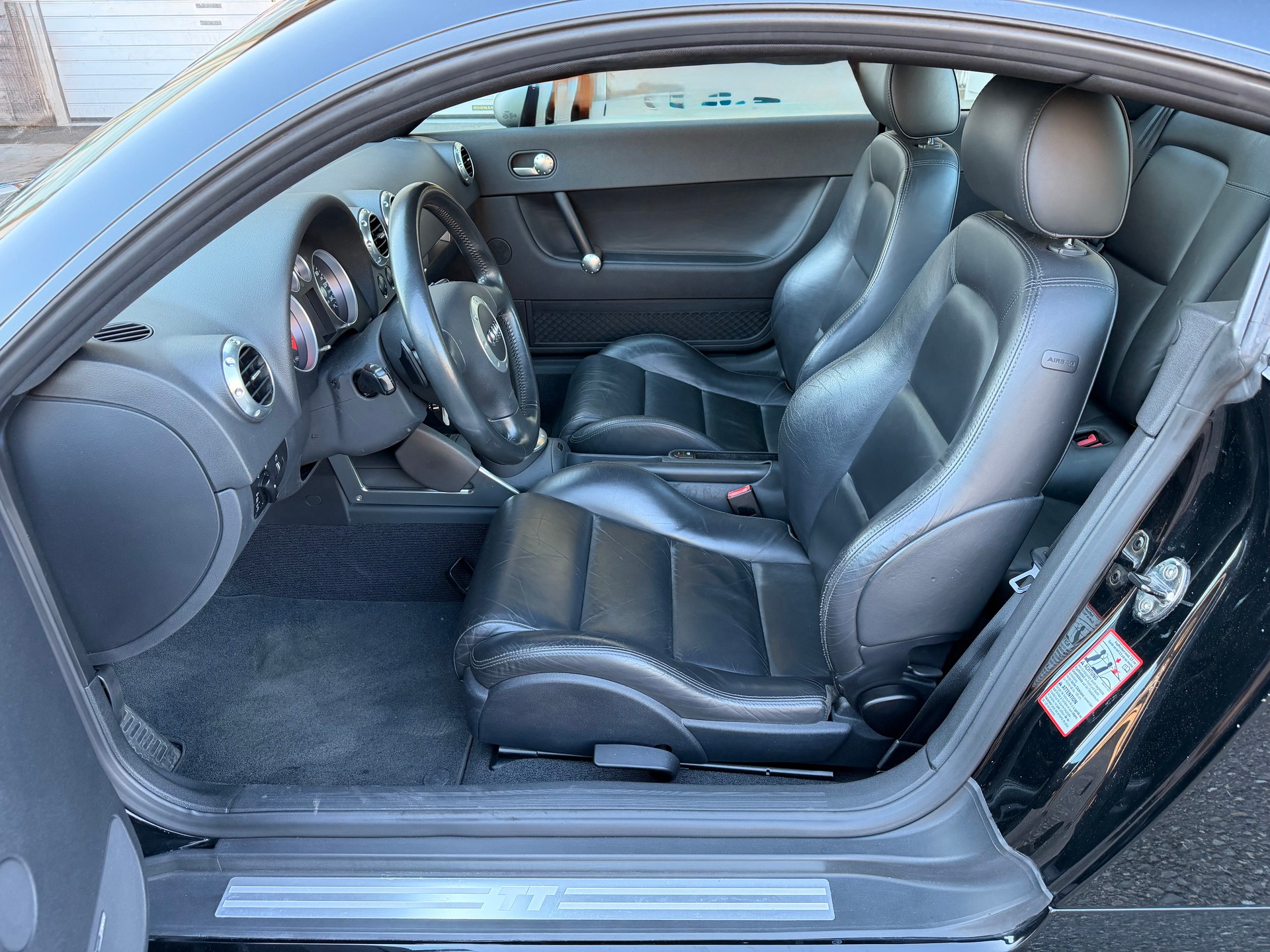 AUDI TT Coupé 3.2 quattro-image-9
