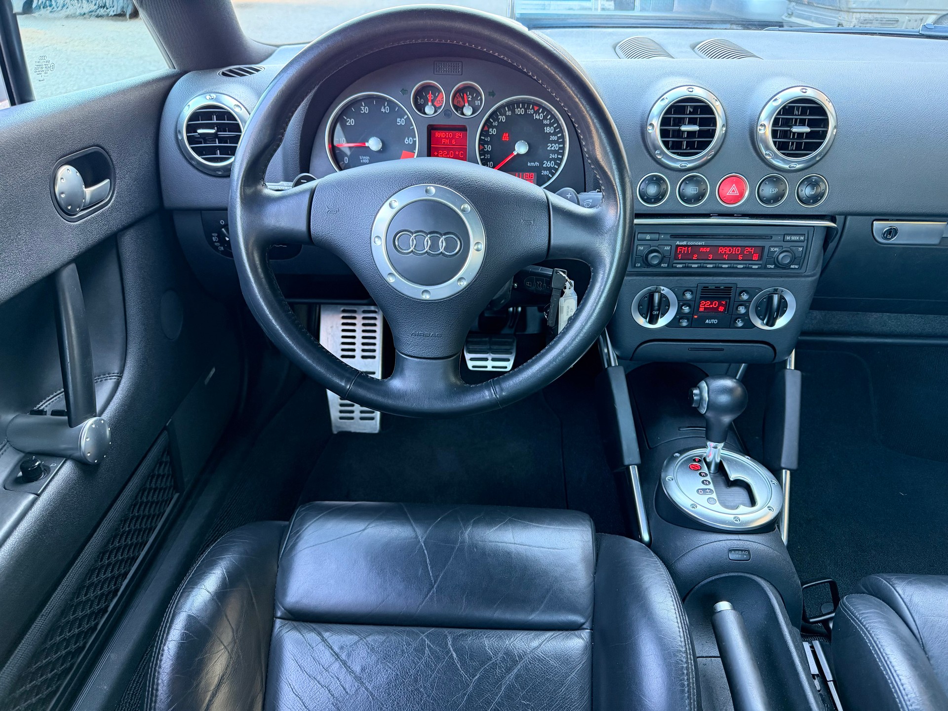 AUDI TT Coupé 3.2 quattro-image-11
