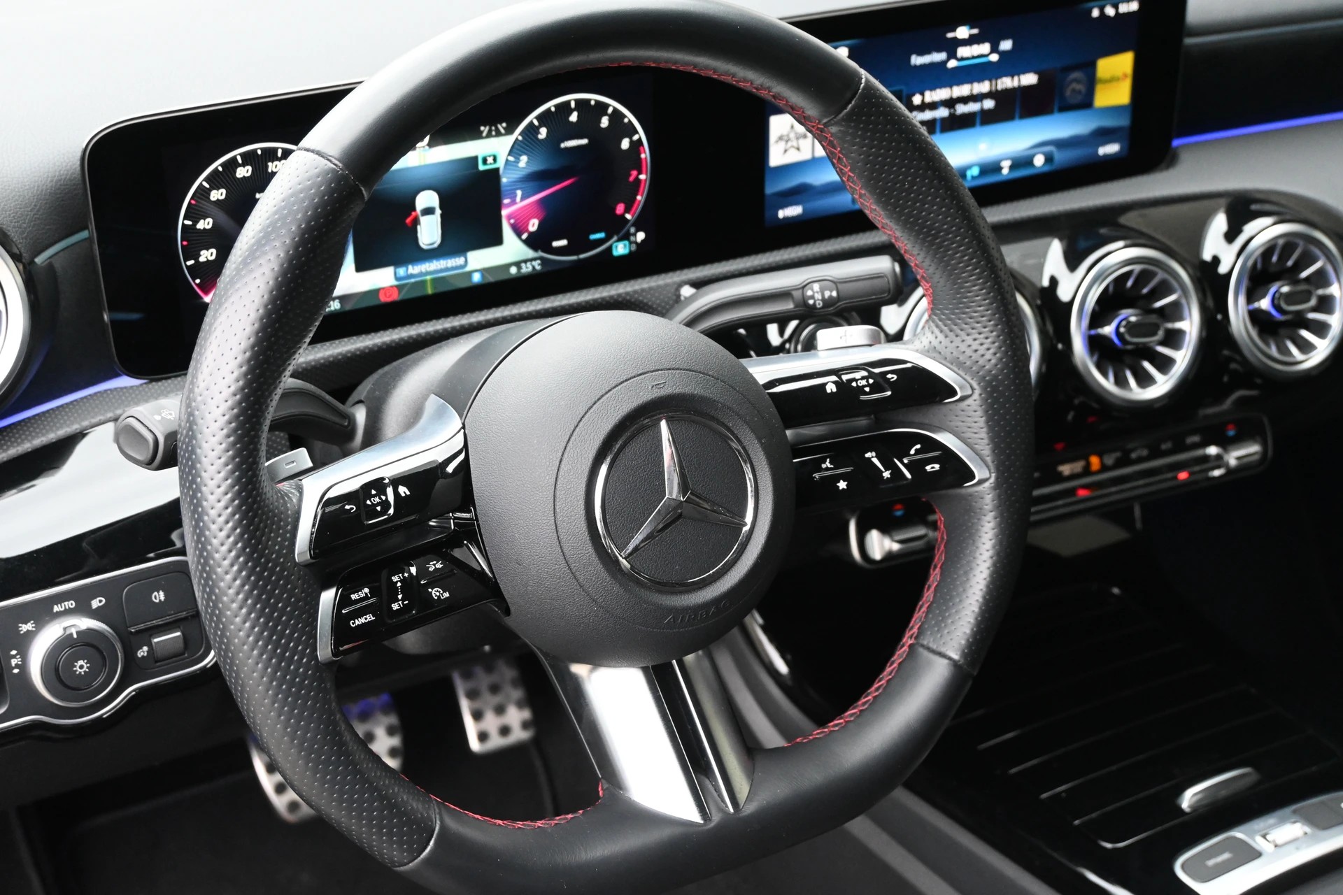 MERCEDES-BENZ A 200 AMG Line 7G-DCT-image-16