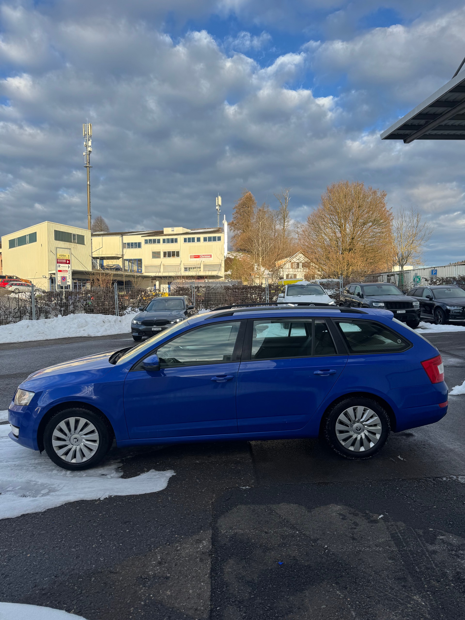 SKODA Octavia Combi 1.6 TDI Ambition-image-2