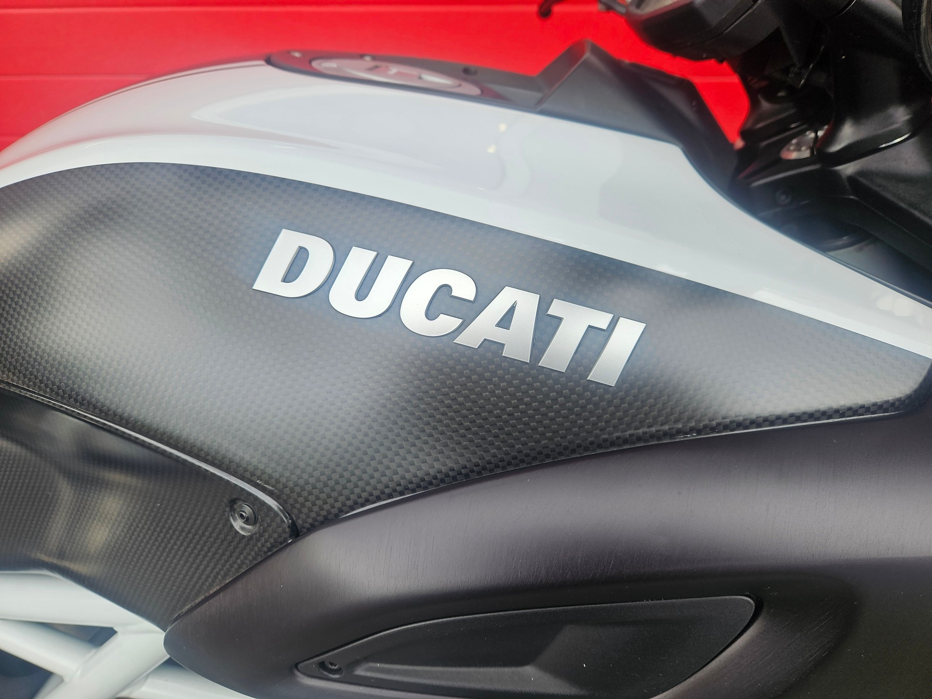 DUCATI Diavel 1200 Carbon-image-7