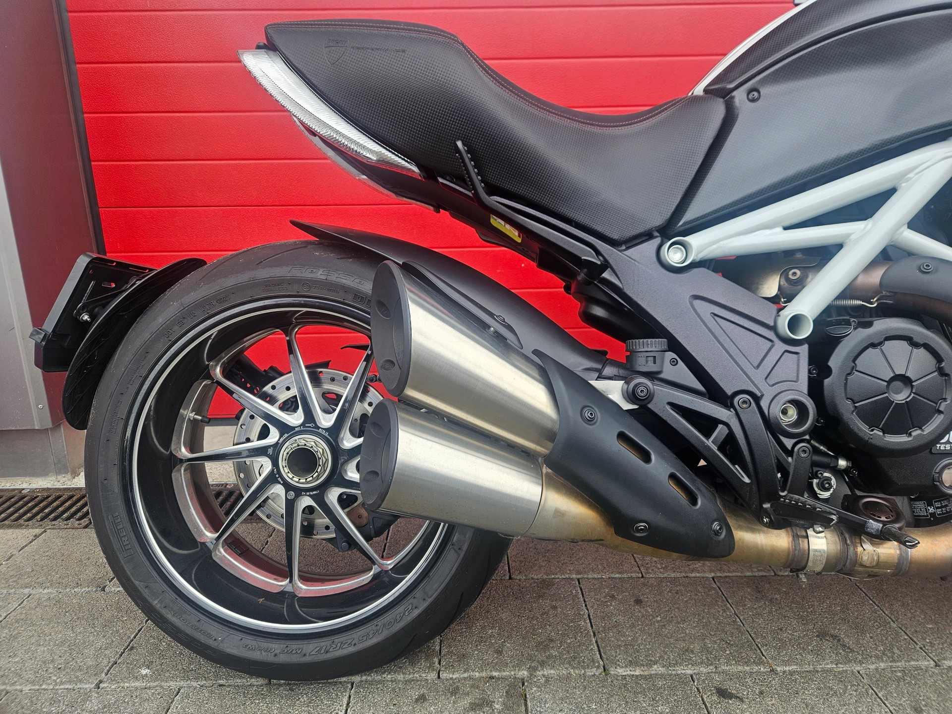 DUCATI Diavel 1200 Carbon-image-4