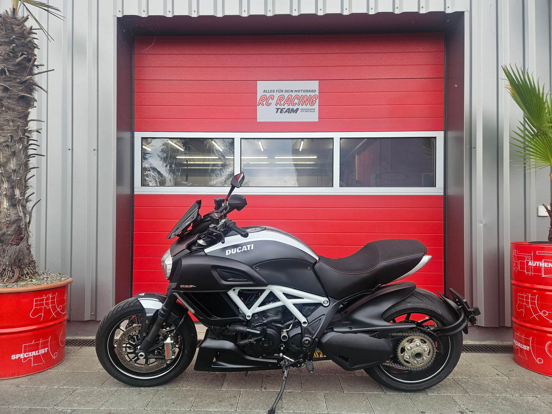 DUCATI Diavel 1200 Carbon-image-10