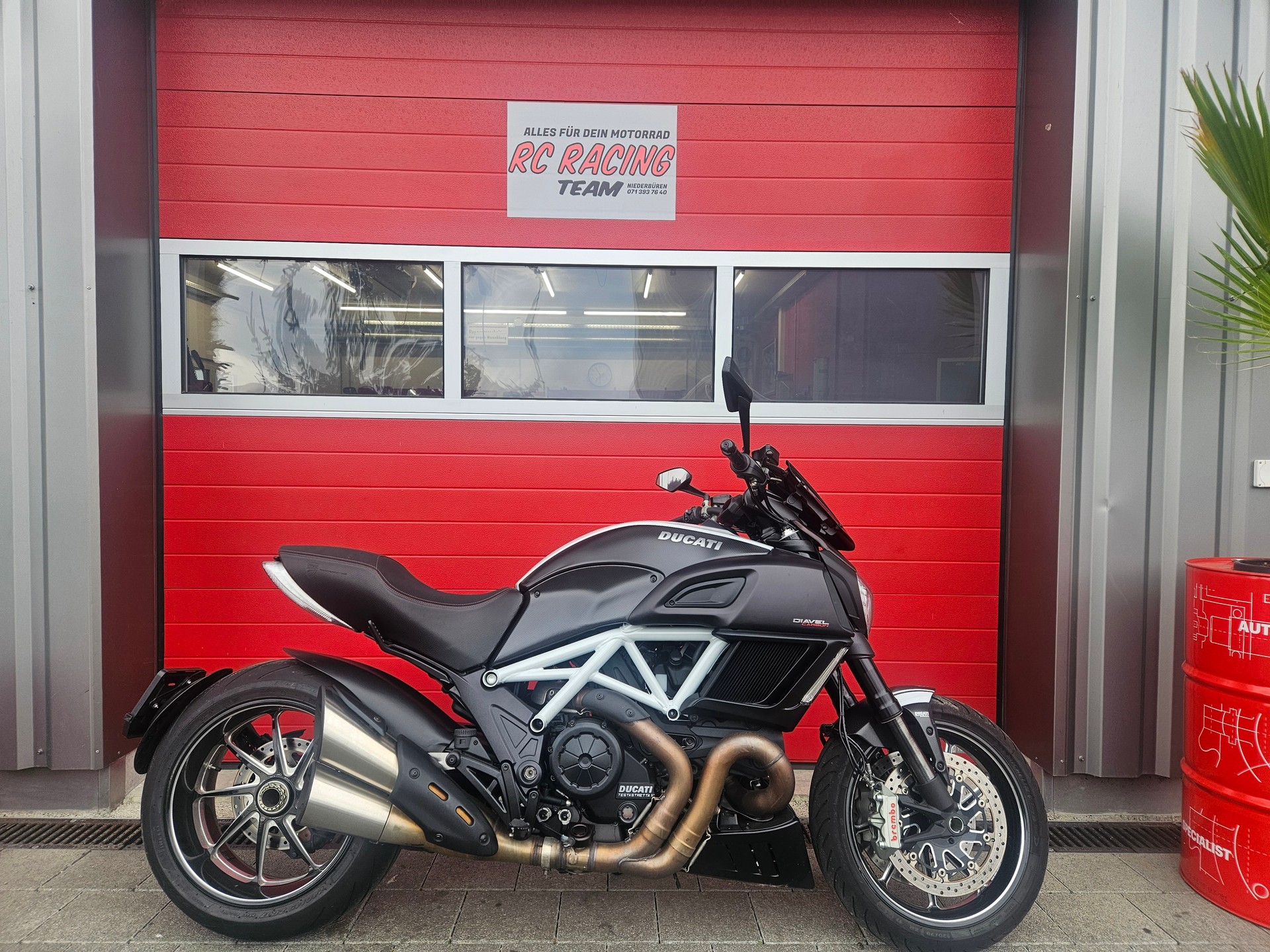 DUCATI Diavel 1200 Carbon-image-1