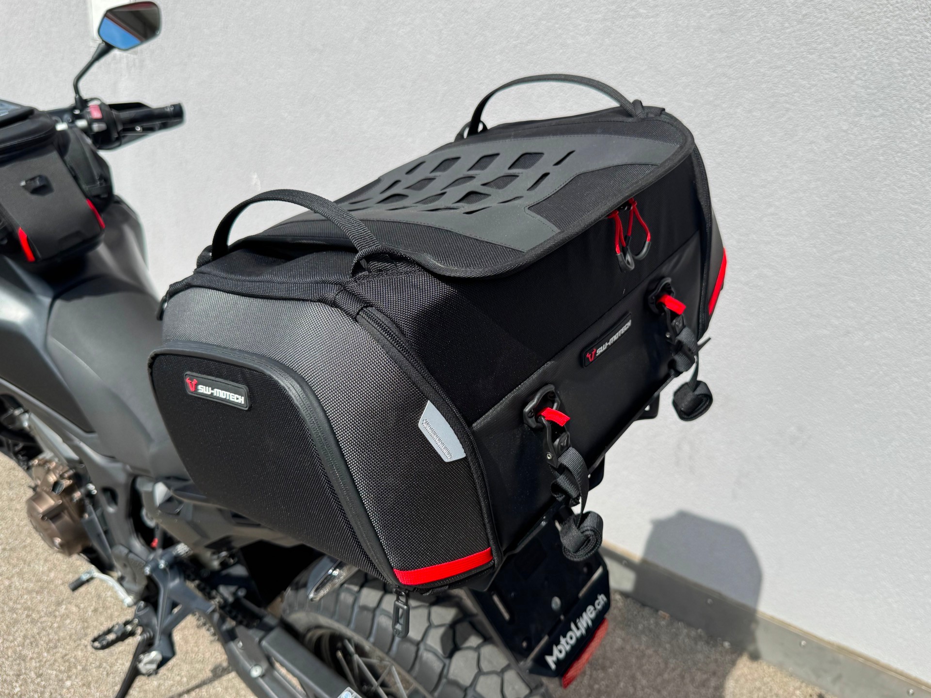 HONDA CRF 1000A Africa Twin-image-9