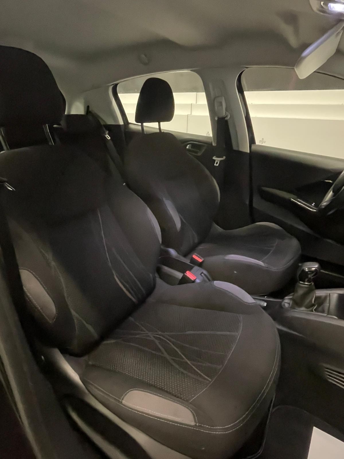 PEUGEOT 208 1.2 VTI Active-image-10