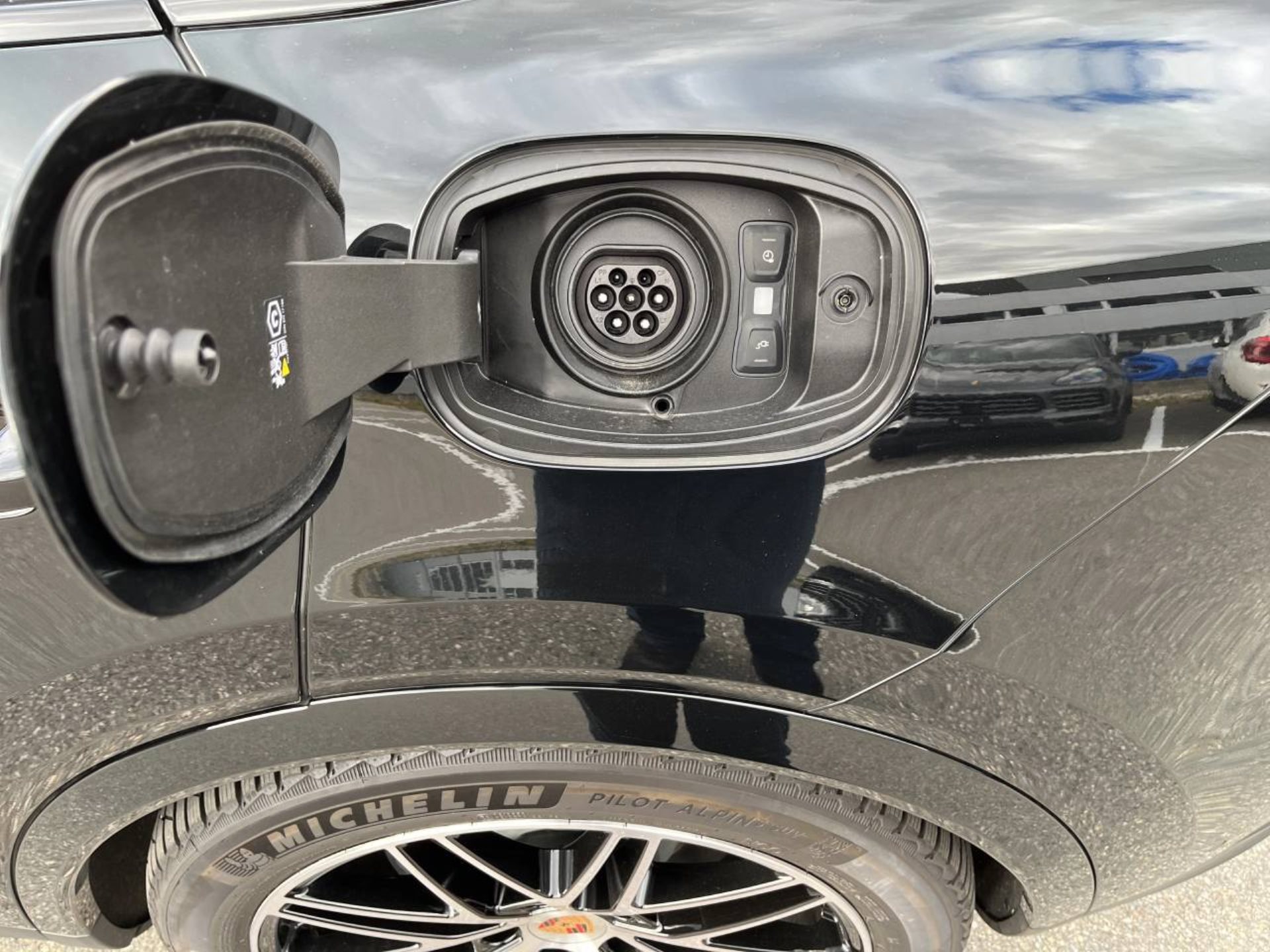 PORSCHE Cayenne E-Hybrid Coupé-image-10